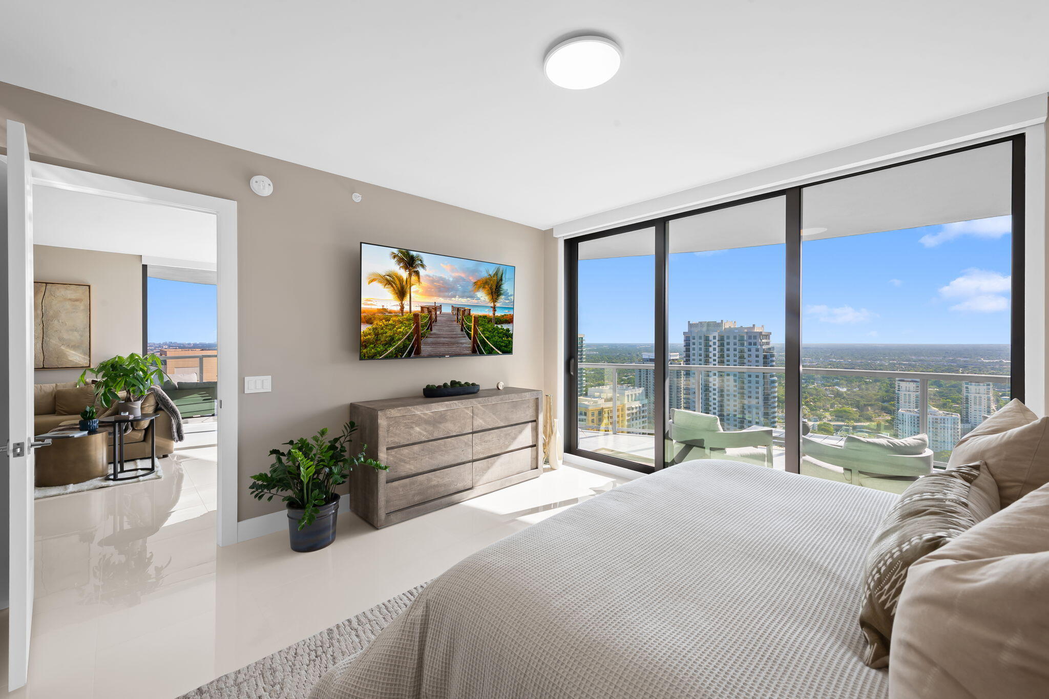 100 E Las Olas #3804, Fort Lauderdale FL 33301
