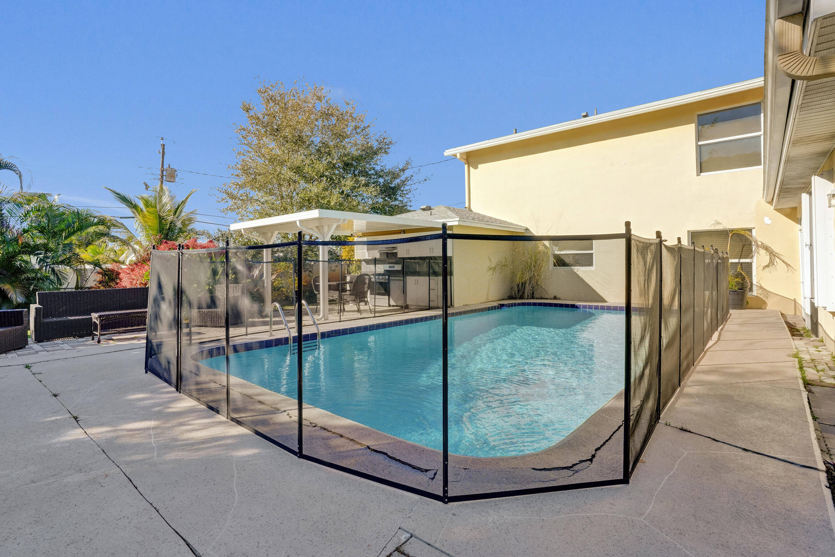 740 Buttonwood, North Palm Beach FL 33408