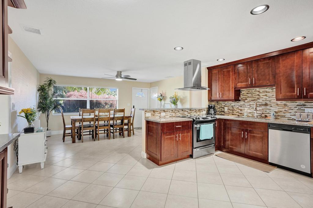 740 Buttonwood, North Palm Beach FL 33408