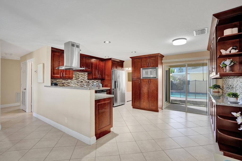 740 Buttonwood, North Palm Beach FL 33408