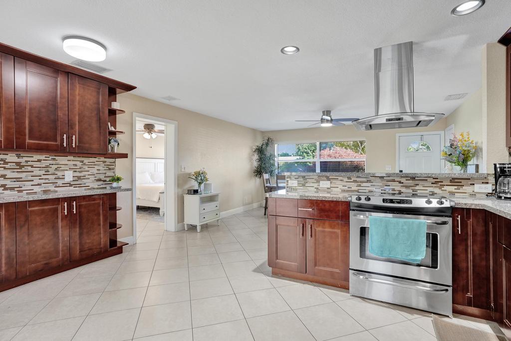 740 Buttonwood, North Palm Beach FL 33408