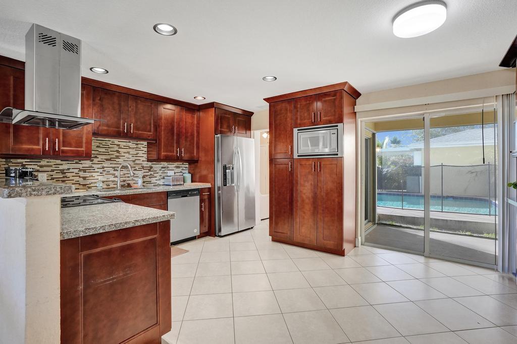 740 Buttonwood, North Palm Beach FL 33408