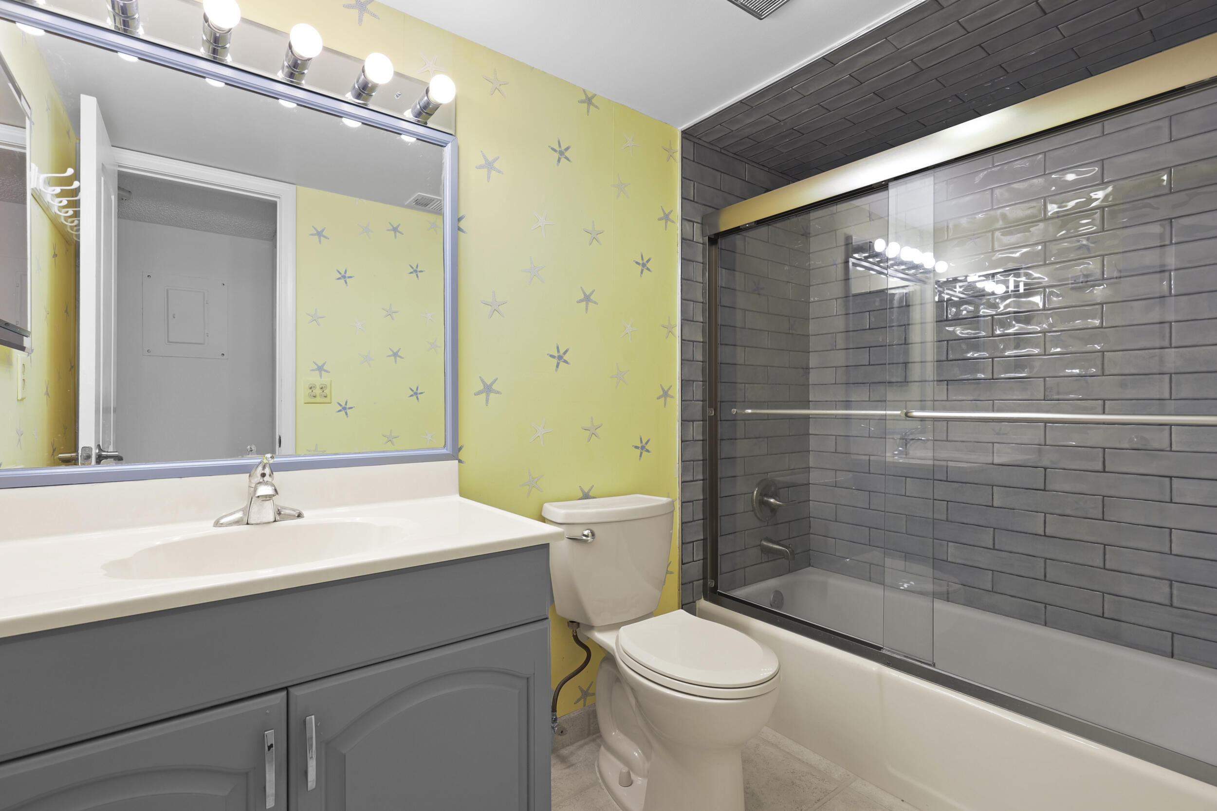 5172 SE Club #207, Stuart FL 34997