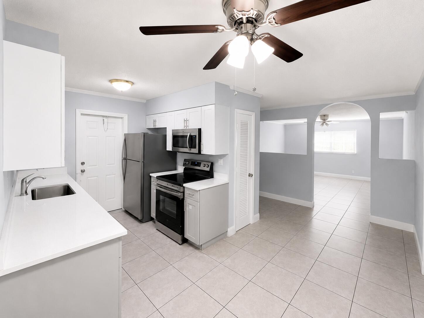 1001 SW 74th #101a, North Lauderdale FL 33068