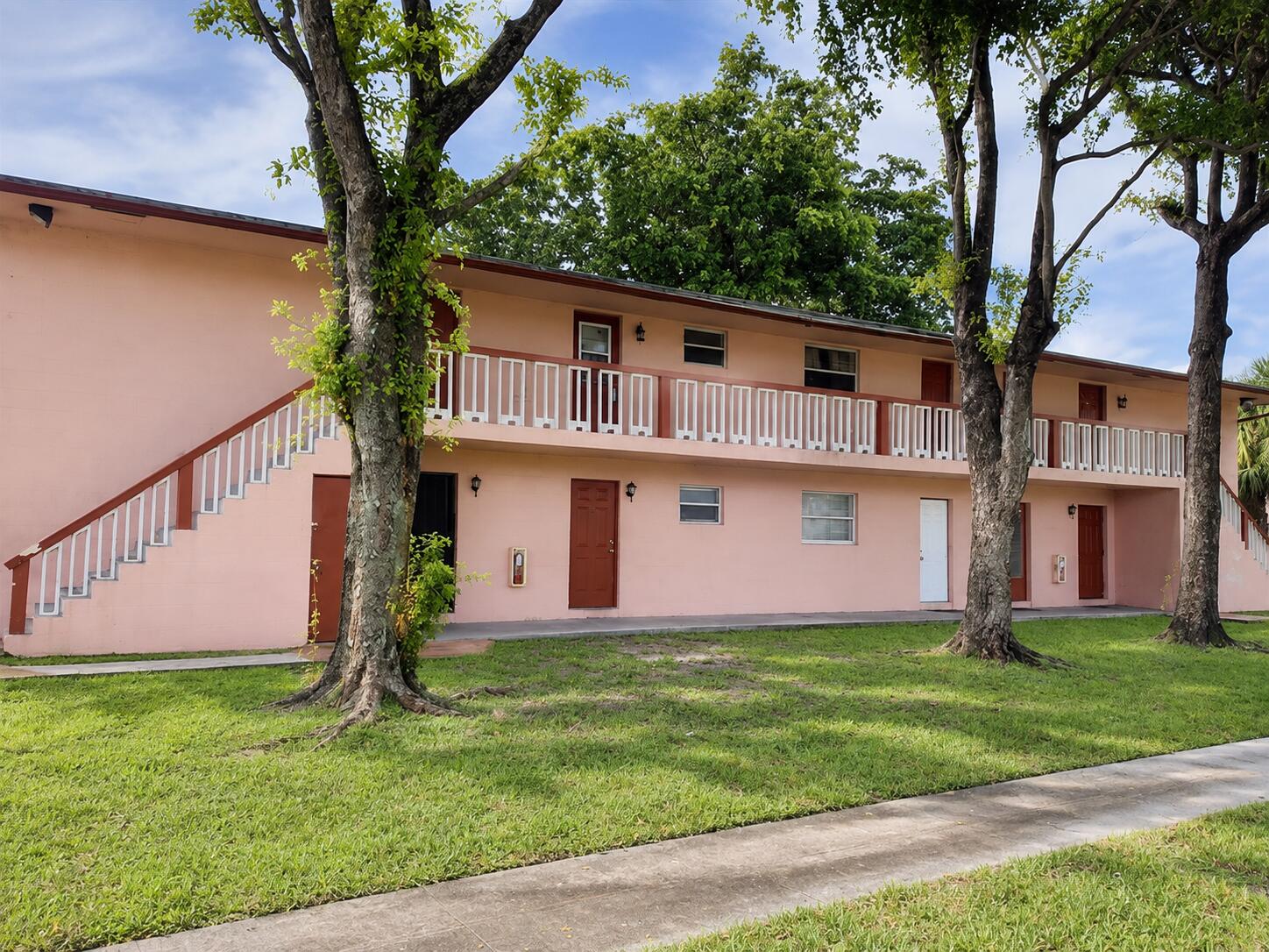1001 SW 74th #101a, North Lauderdale FL 33068