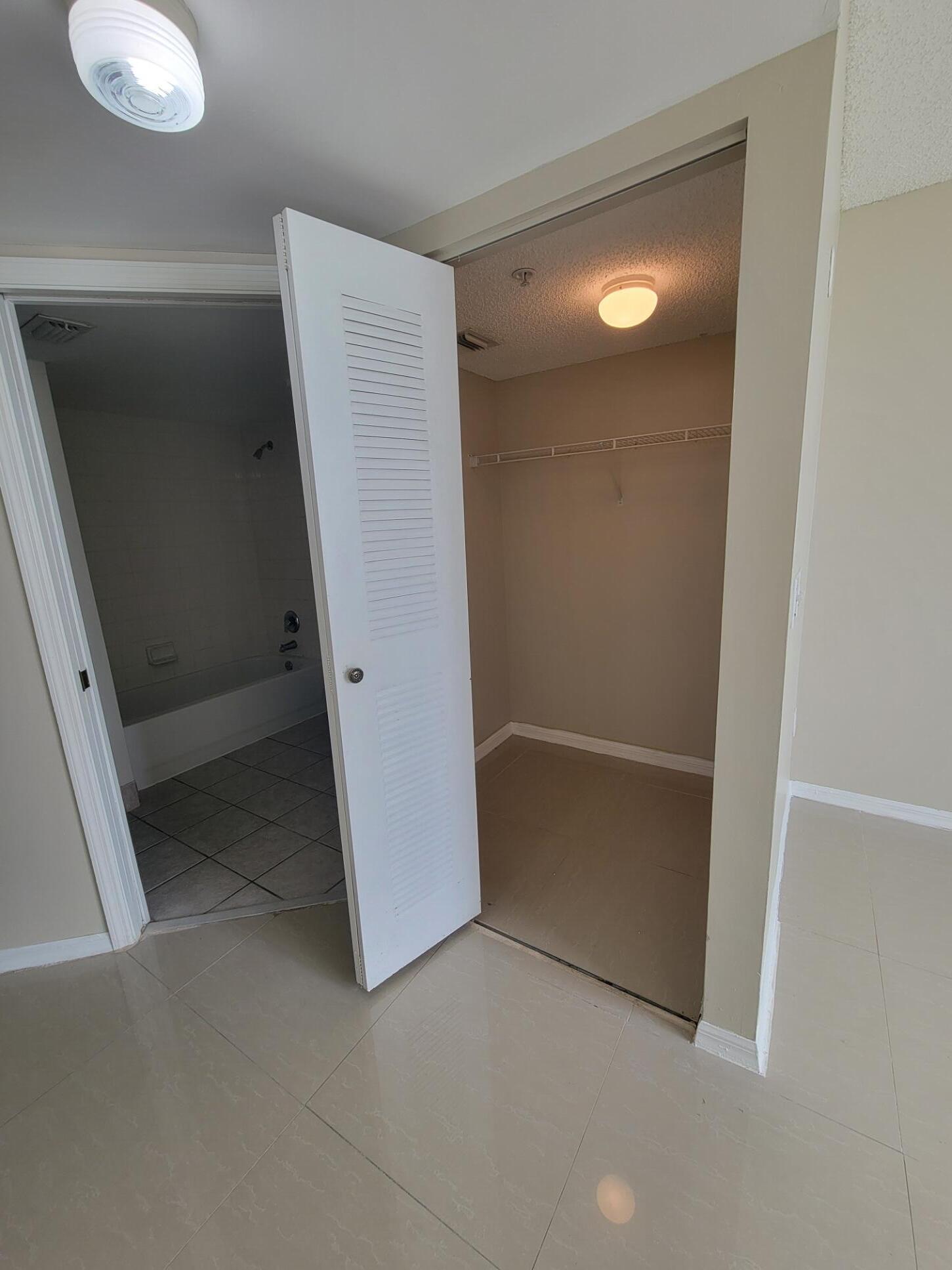 1400 Crestwood #1402, Royal Palm Beach FL 33411