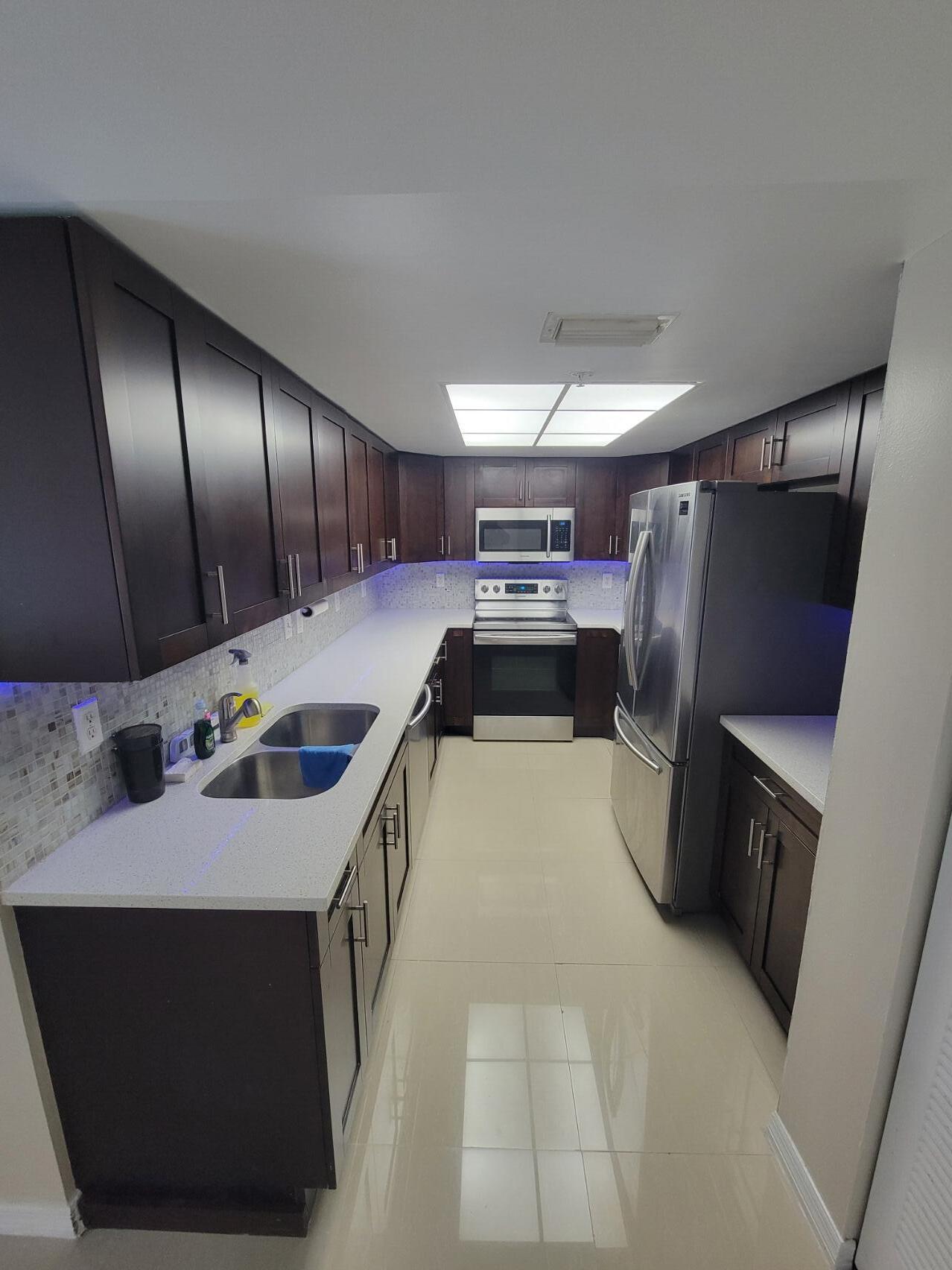1400 Crestwood #1402, Royal Palm Beach FL 33411