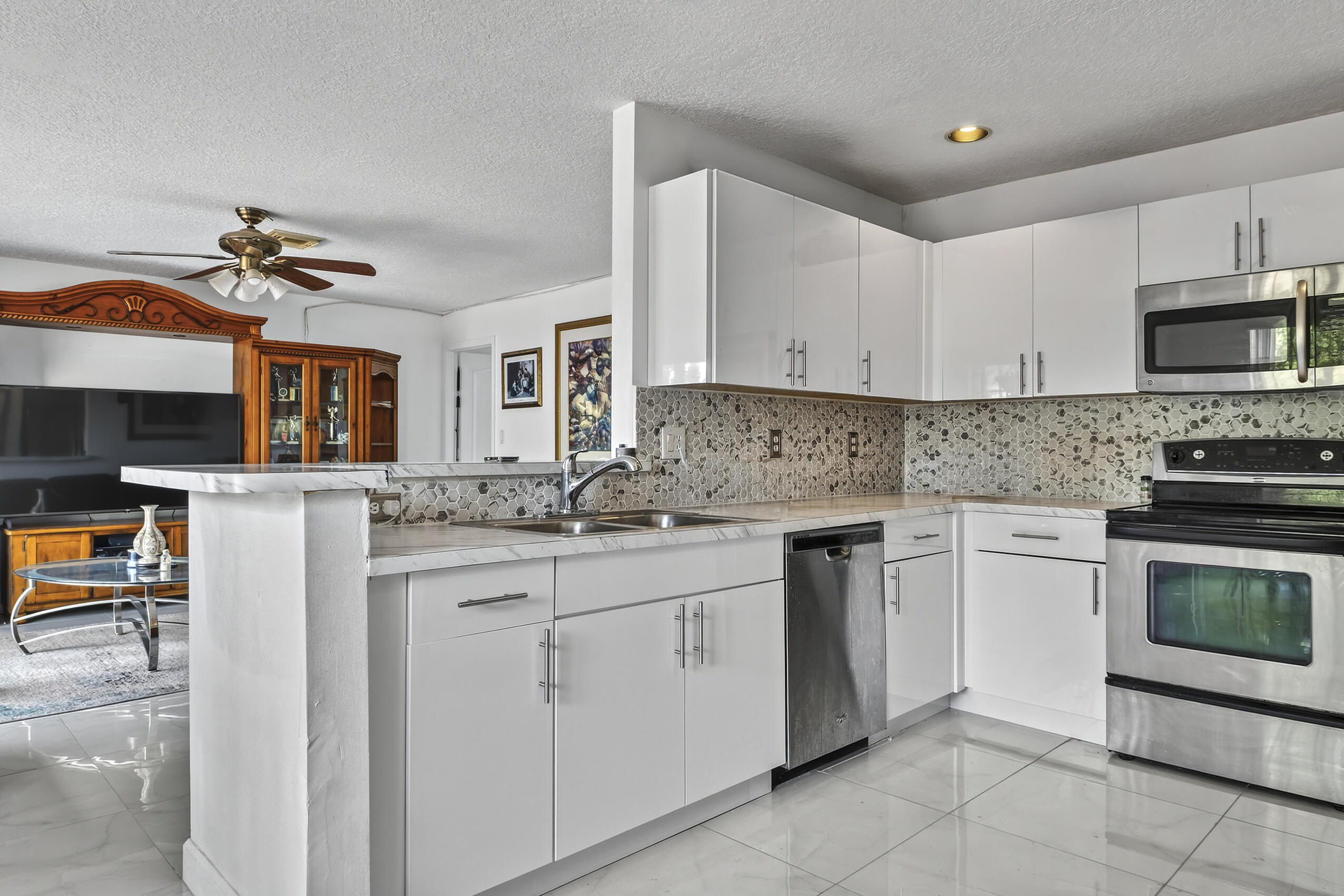 10334 SW 164th, Miami FL 33196