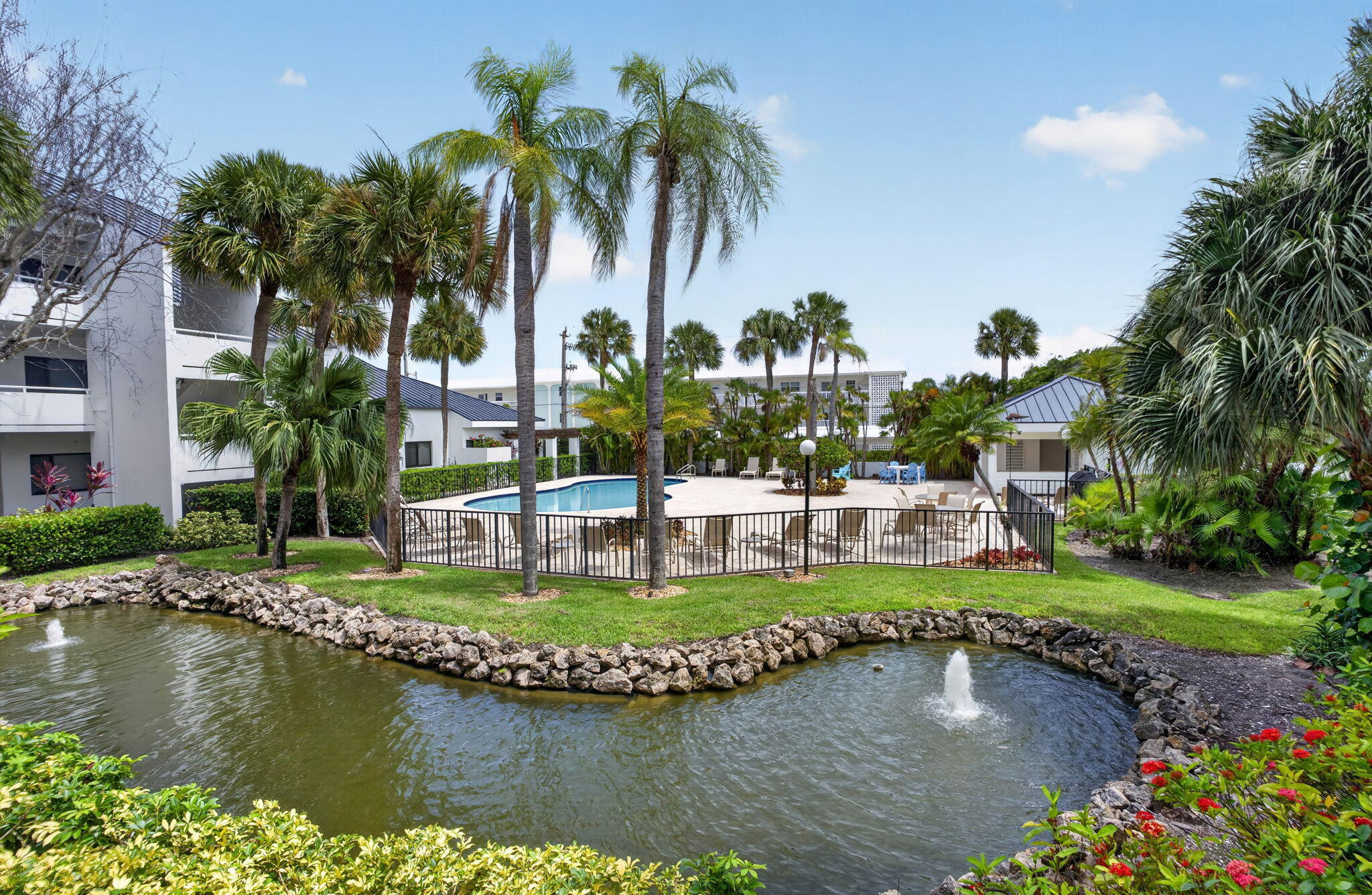 200 Waterway #104, Tequesta FL 33469