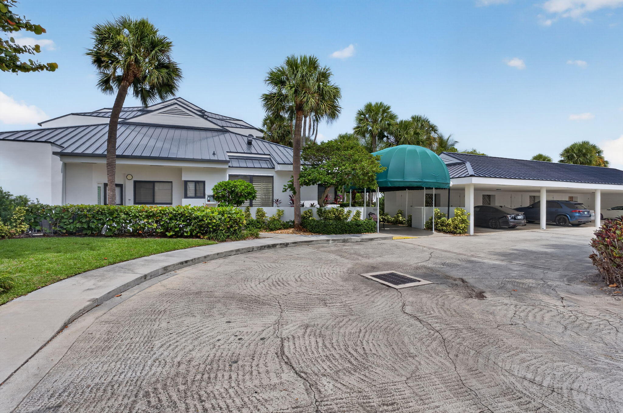 200 Waterway #104, Tequesta FL 33469