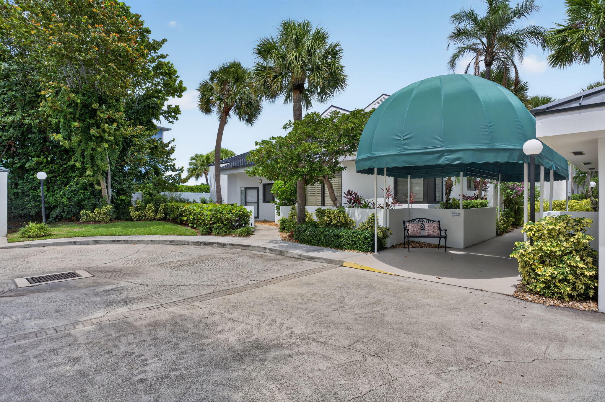 200 Waterway #104, Tequesta FL 33469