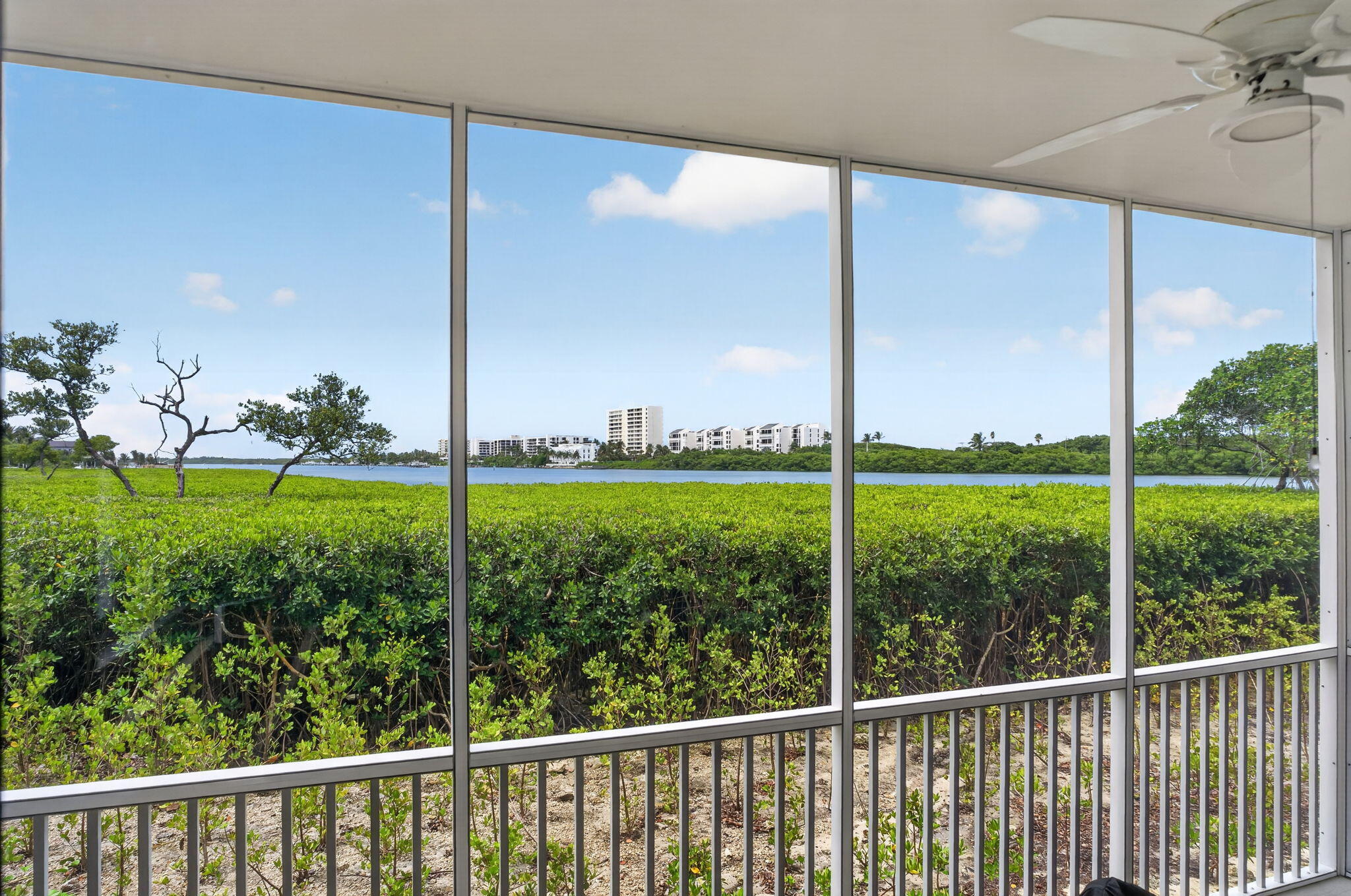 200 Waterway #104, Tequesta FL 33469