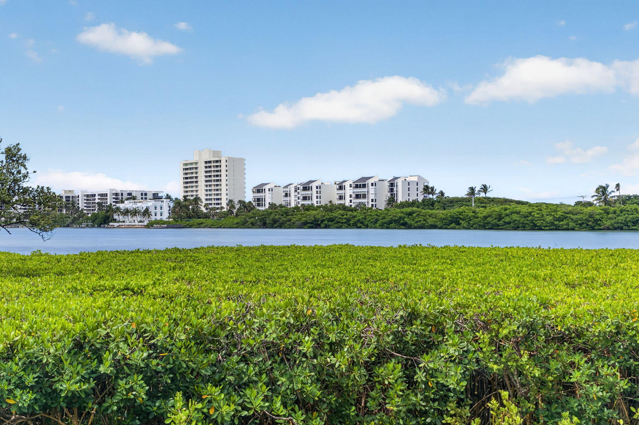 200 Waterway #104, Tequesta FL 33469