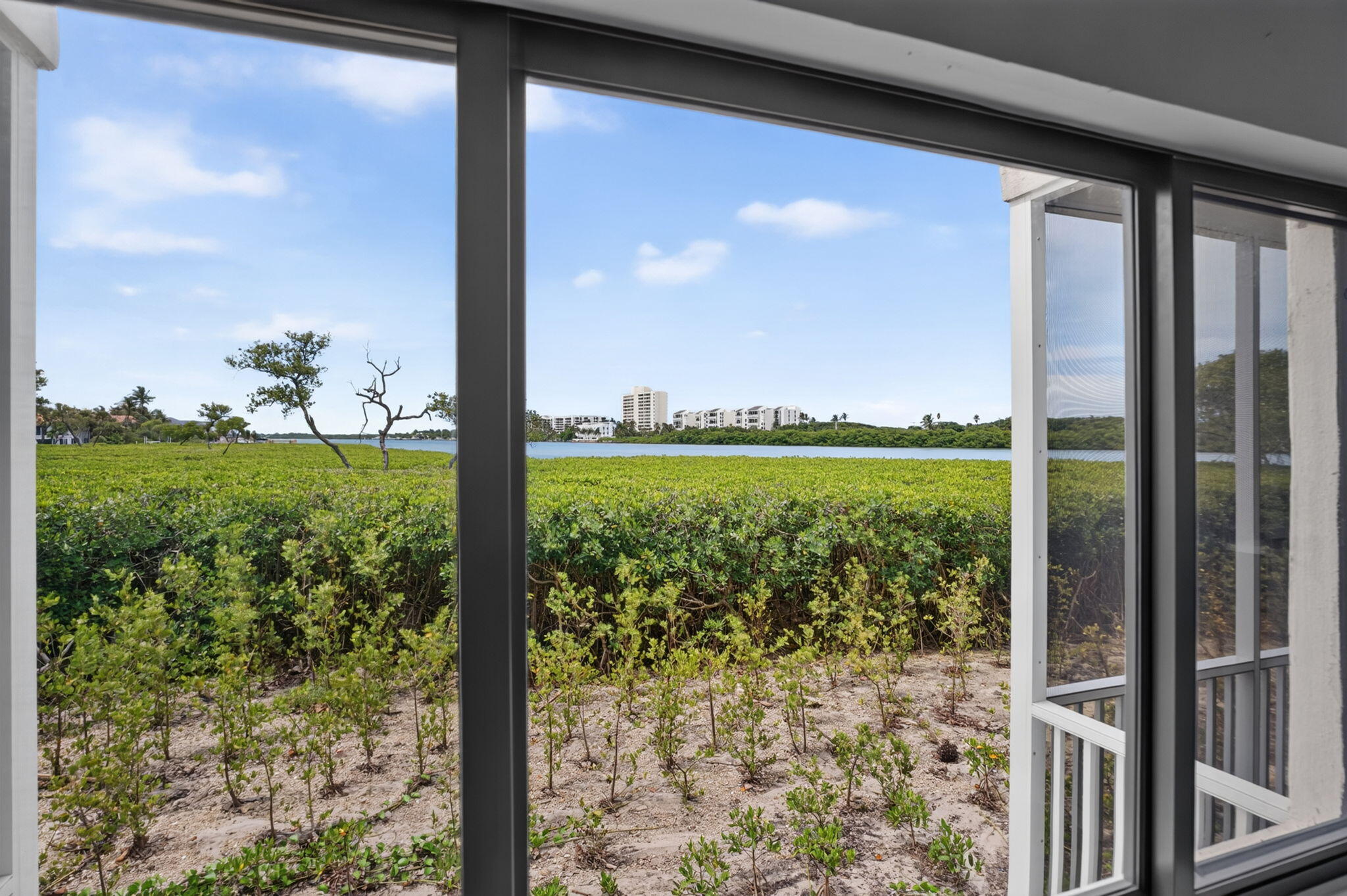 200 Waterway #104, Tequesta FL 33469