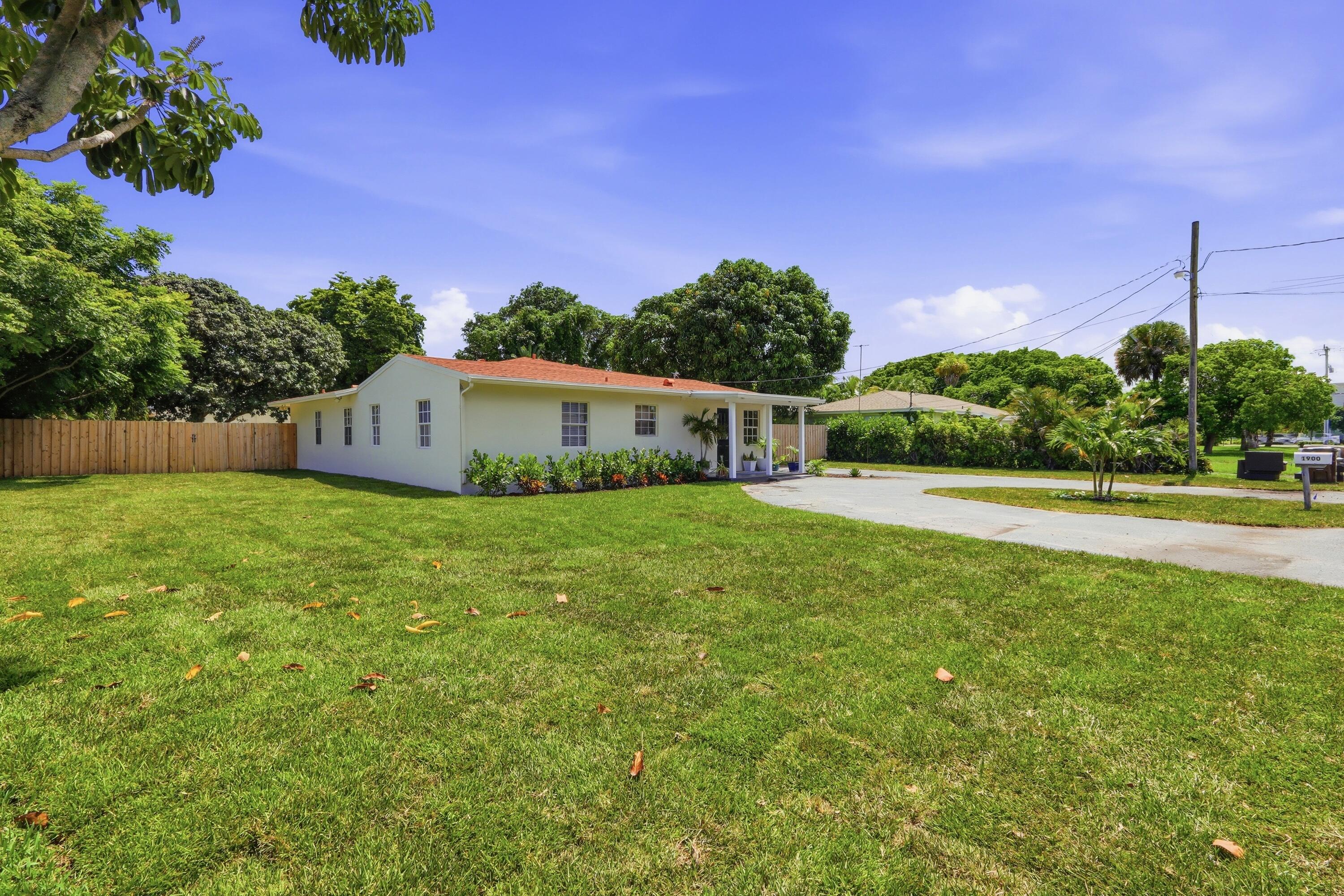 1900 Carissa, Lake Clarke Shores FL 33406