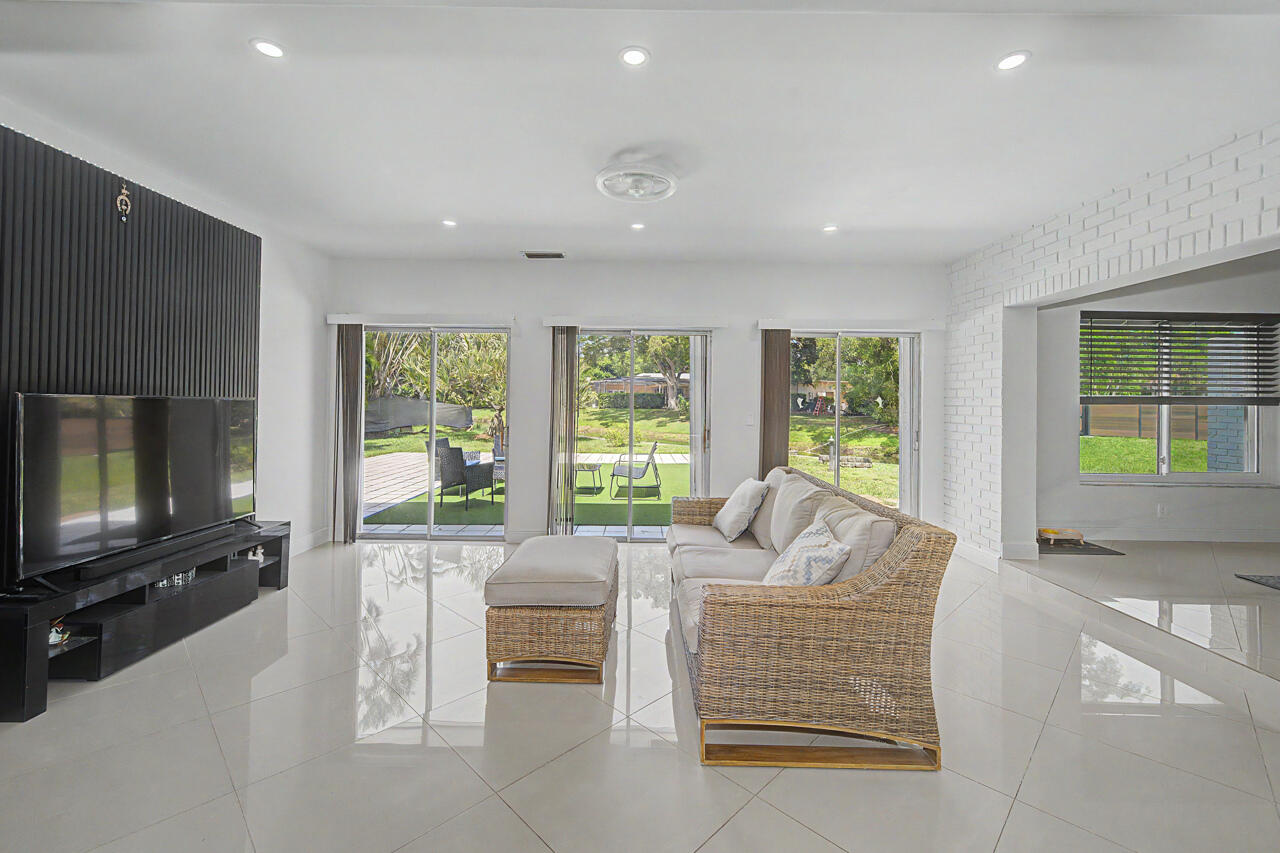 5707 White Hickory, Tamarac FL 33319