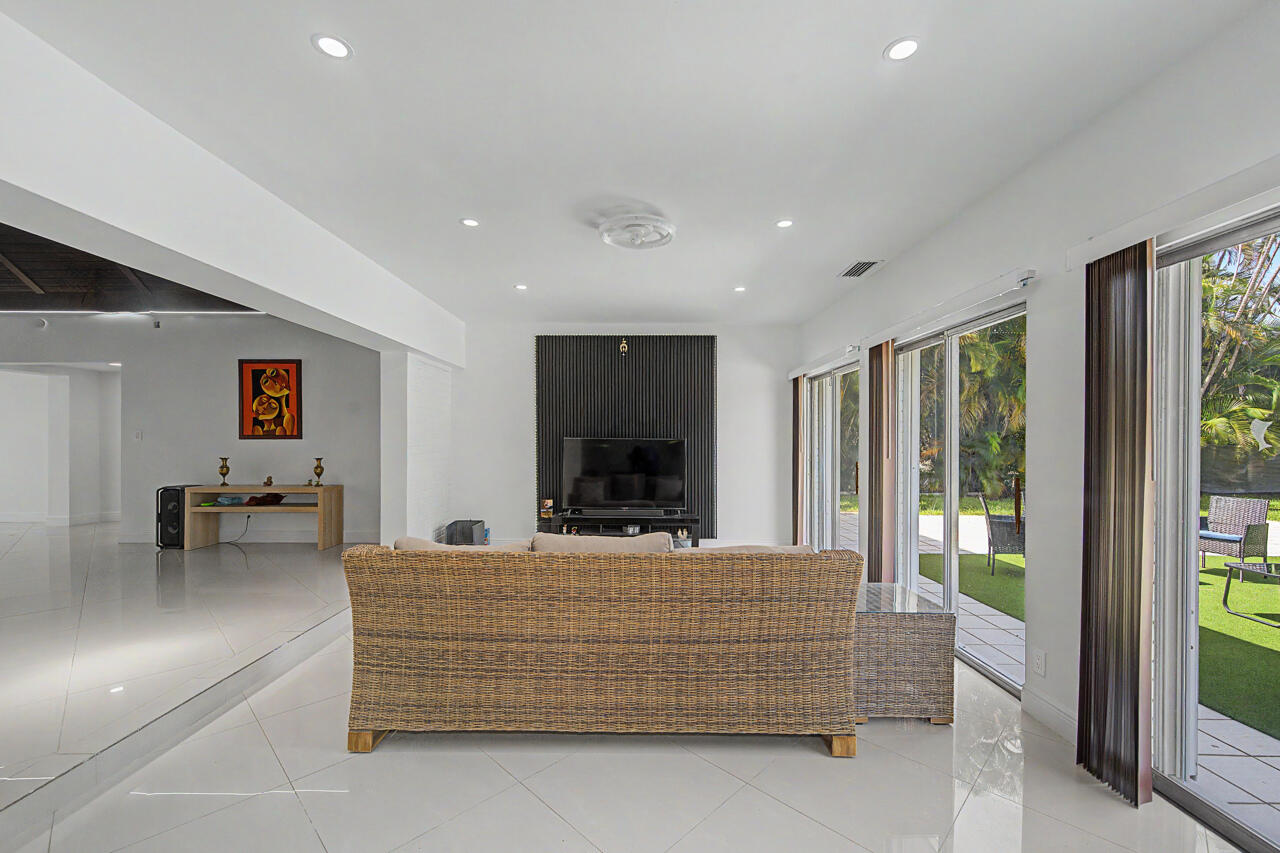 5707 White Hickory, Tamarac FL 33319