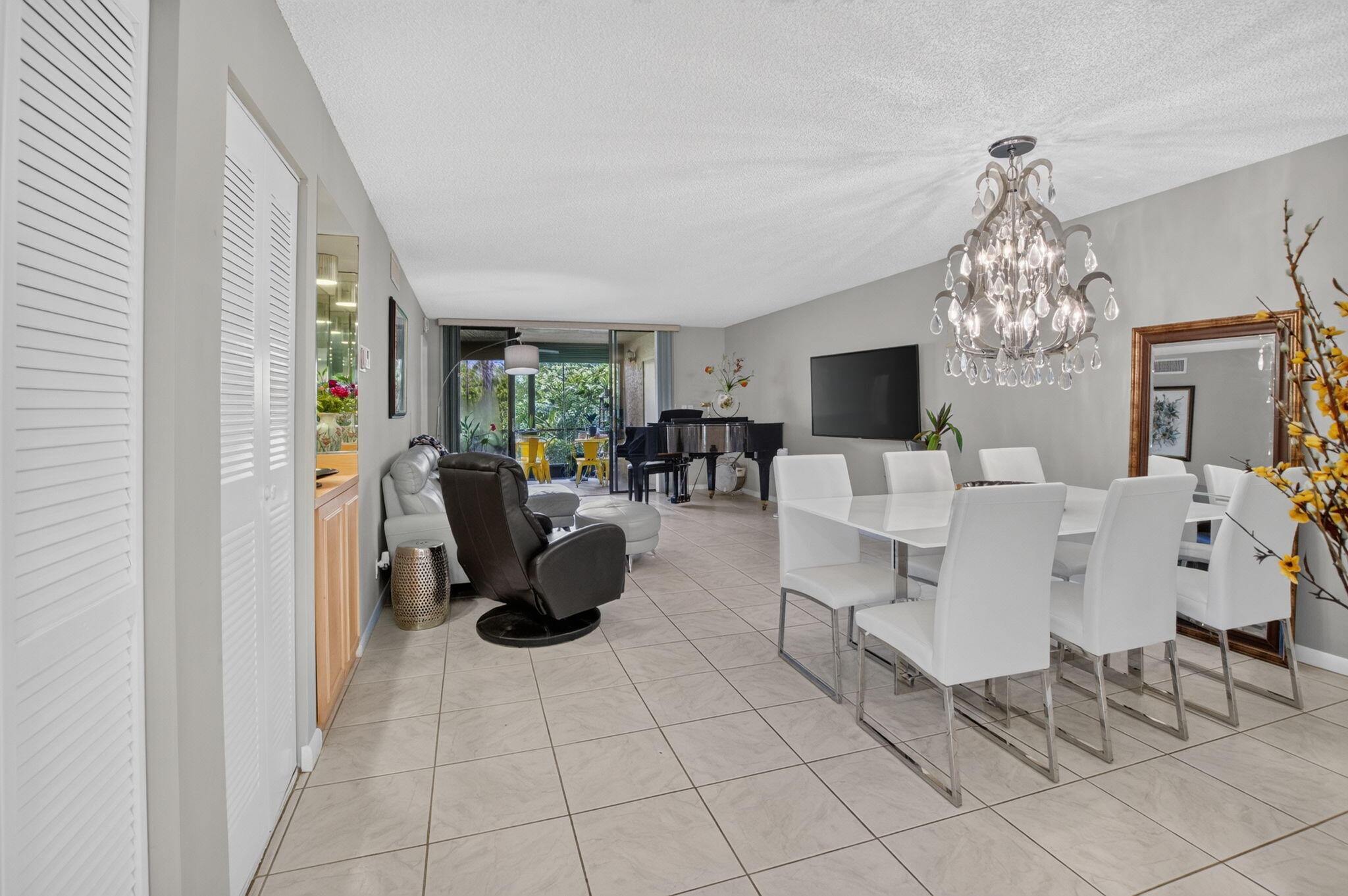 7473 Glendevon #402, Delray Beach FL 33446
