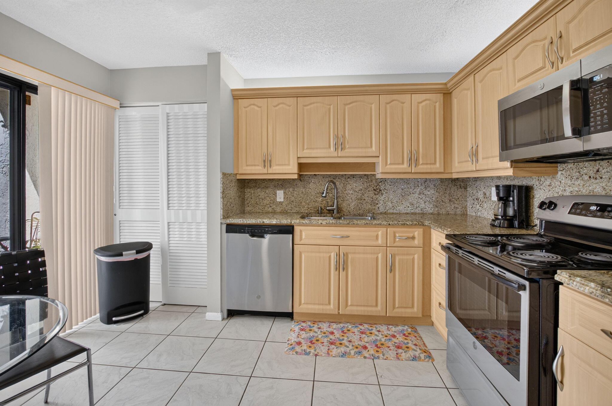 7473 Glendevon #402, Delray Beach FL 33446