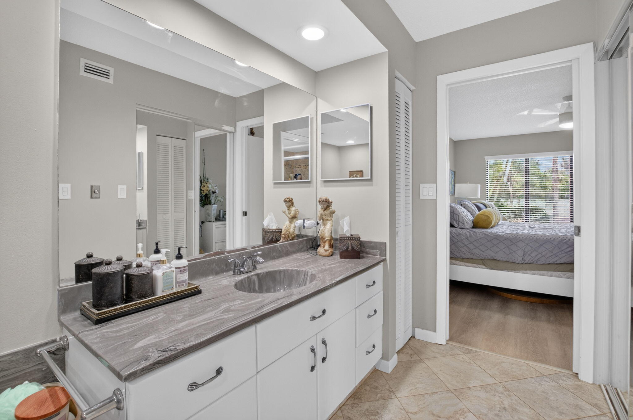 7473 Glendevon #402, Delray Beach FL 33446