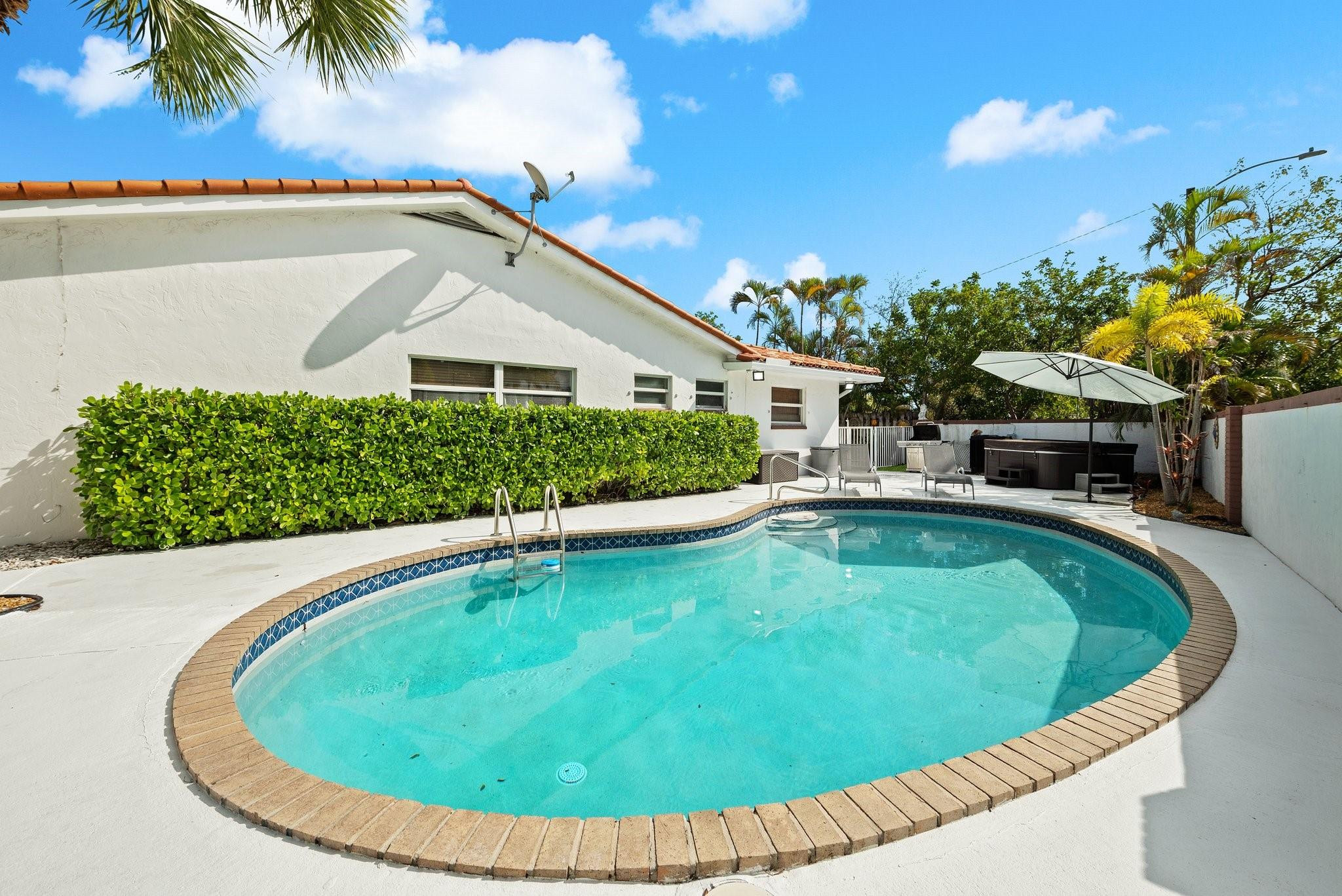 2200 NE 36th, Fort Lauderdale FL 33308