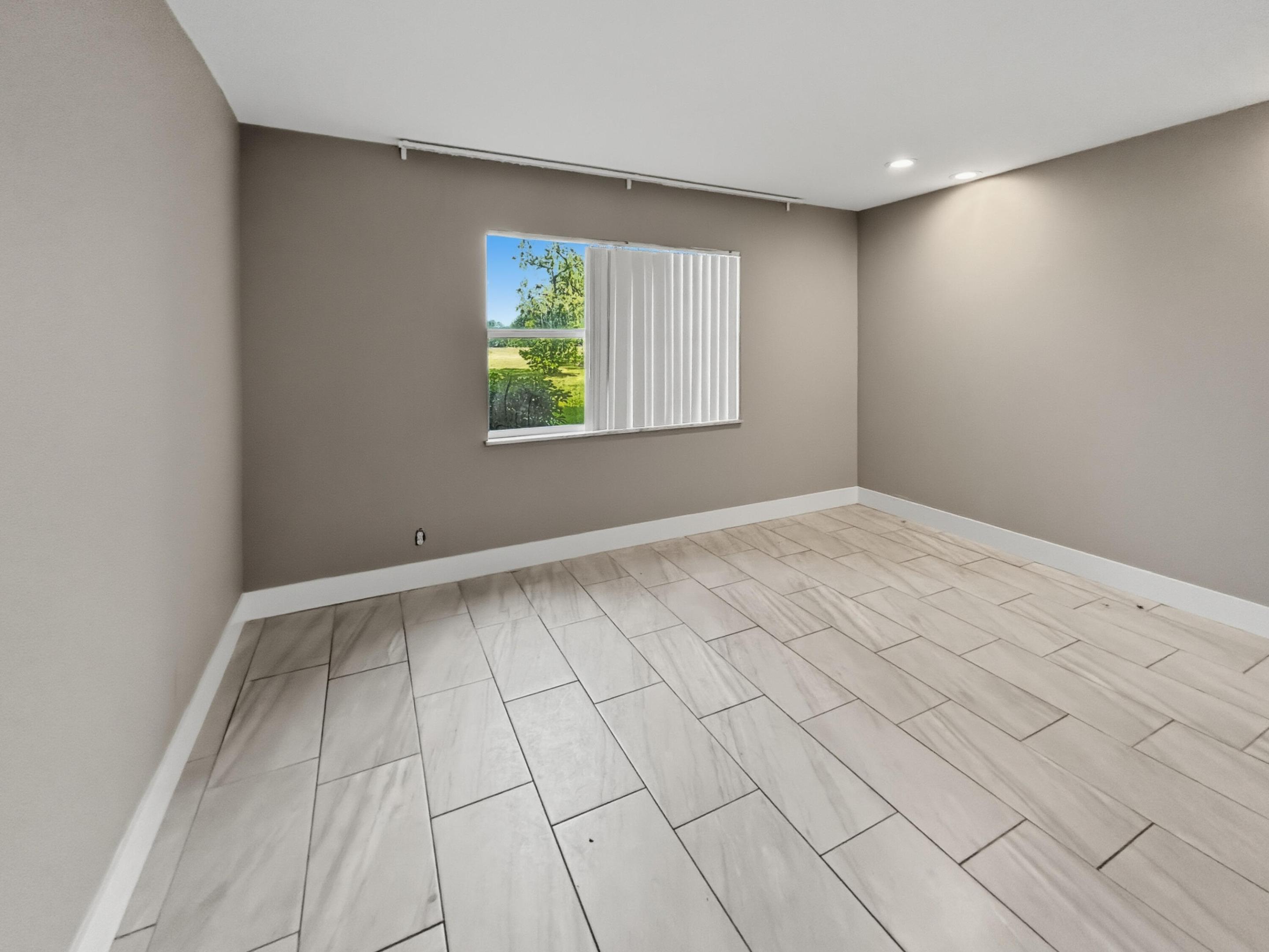 6301 N Falls Circle #111, Lauderhill FL 33319