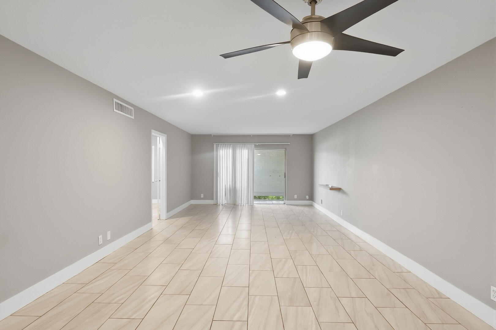 6301 N Falls Circle #111, Lauderhill FL 33319