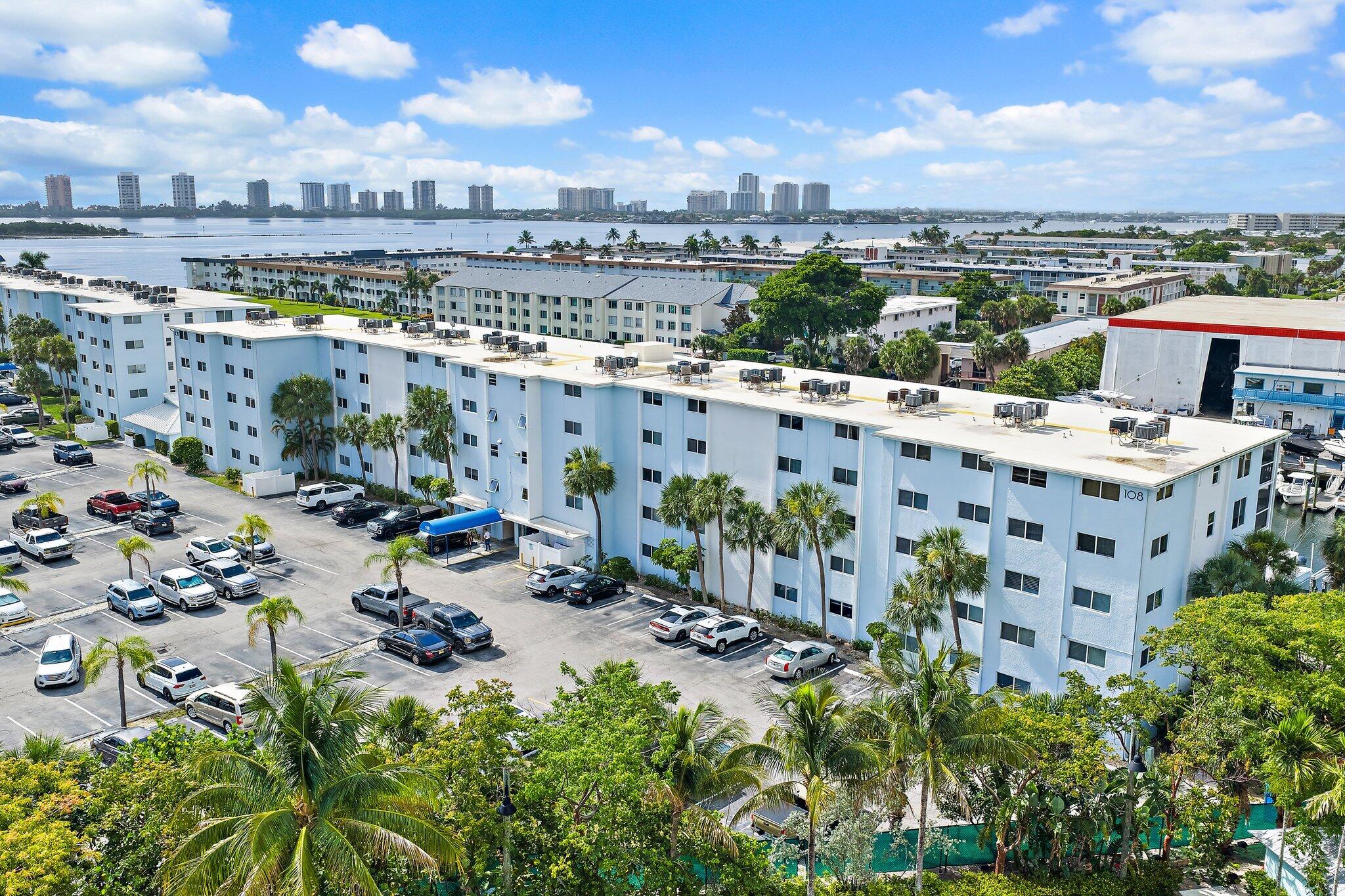 108 Paradise Harbour #314, North Palm Beach FL 33408