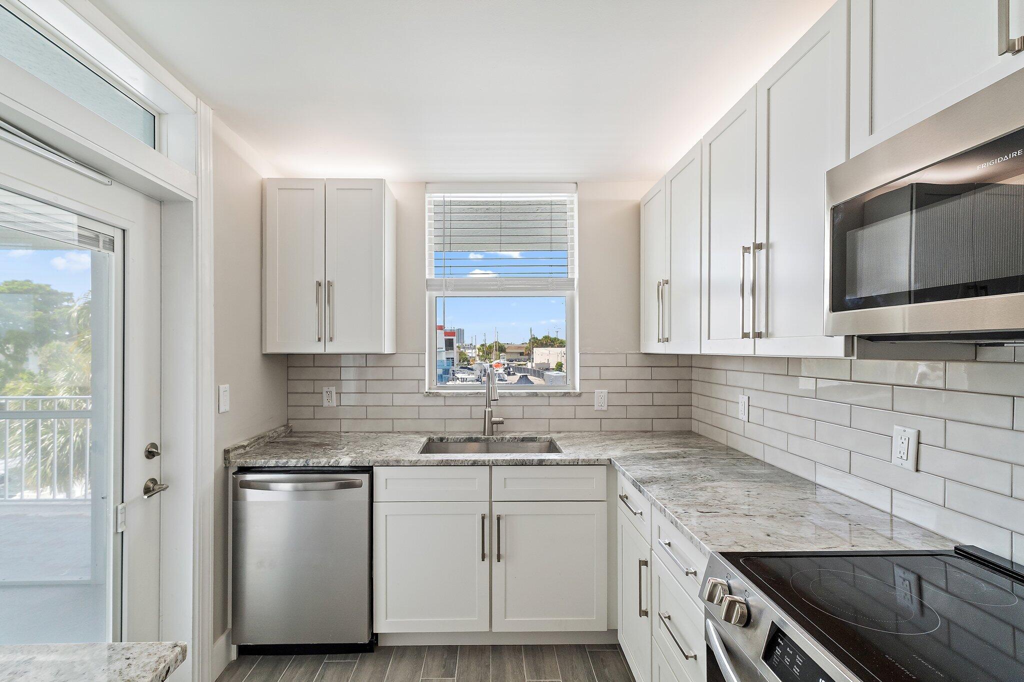108 Paradise Harbour #314, North Palm Beach FL 33408