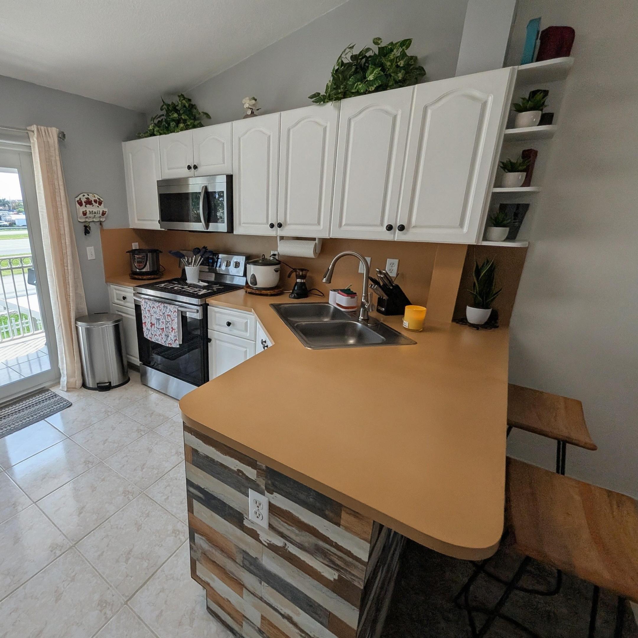 10903 W Okeechobee #201, Hialeah FL 33018