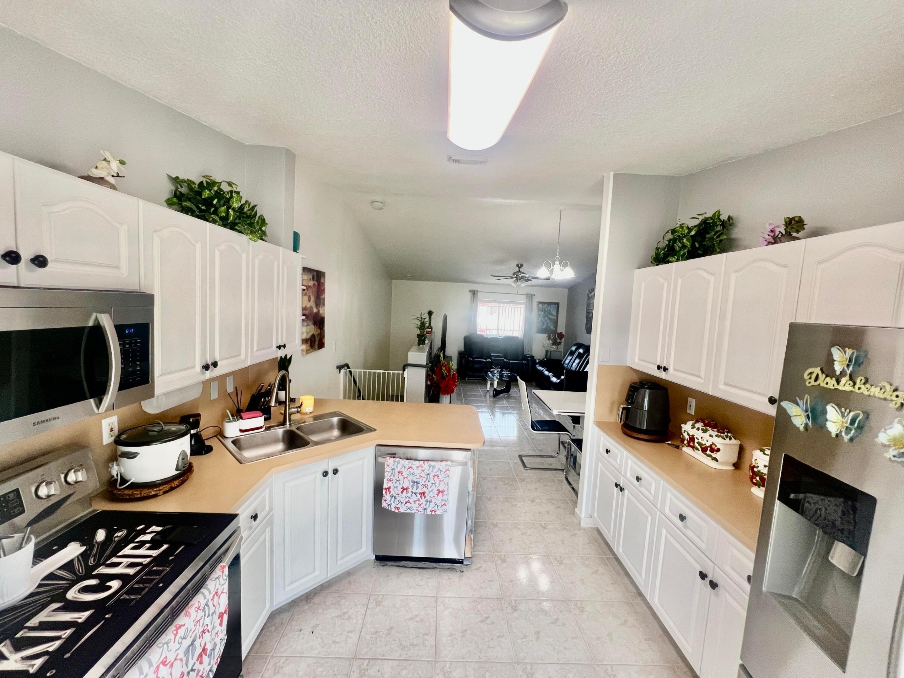 10903 W Okeechobee #201, Hialeah FL 33018