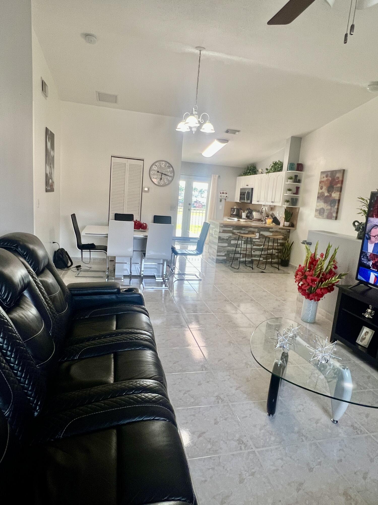 10903 W Okeechobee #201, Hialeah FL 33018
