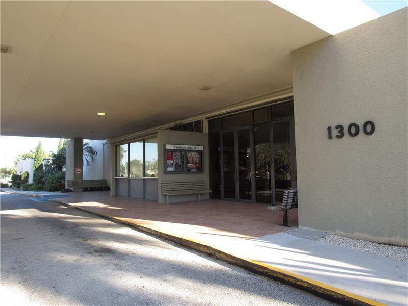 2002 Granada #K3, Coconut Creek FL 33066