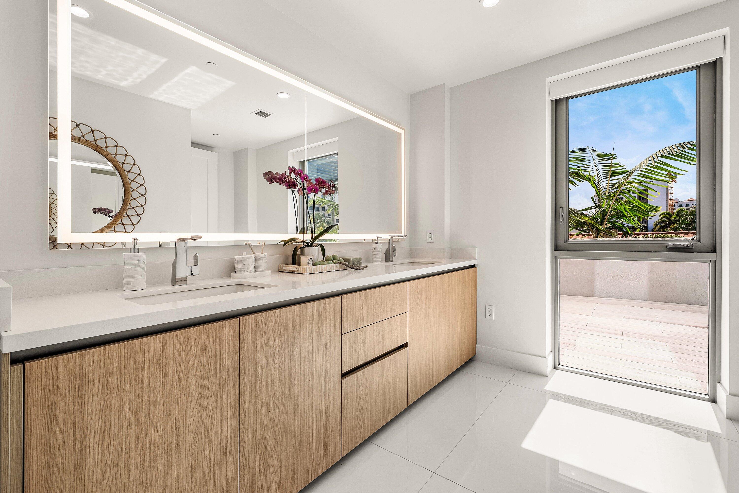 475 E Royal Palm #206, Boca Raton FL 33432