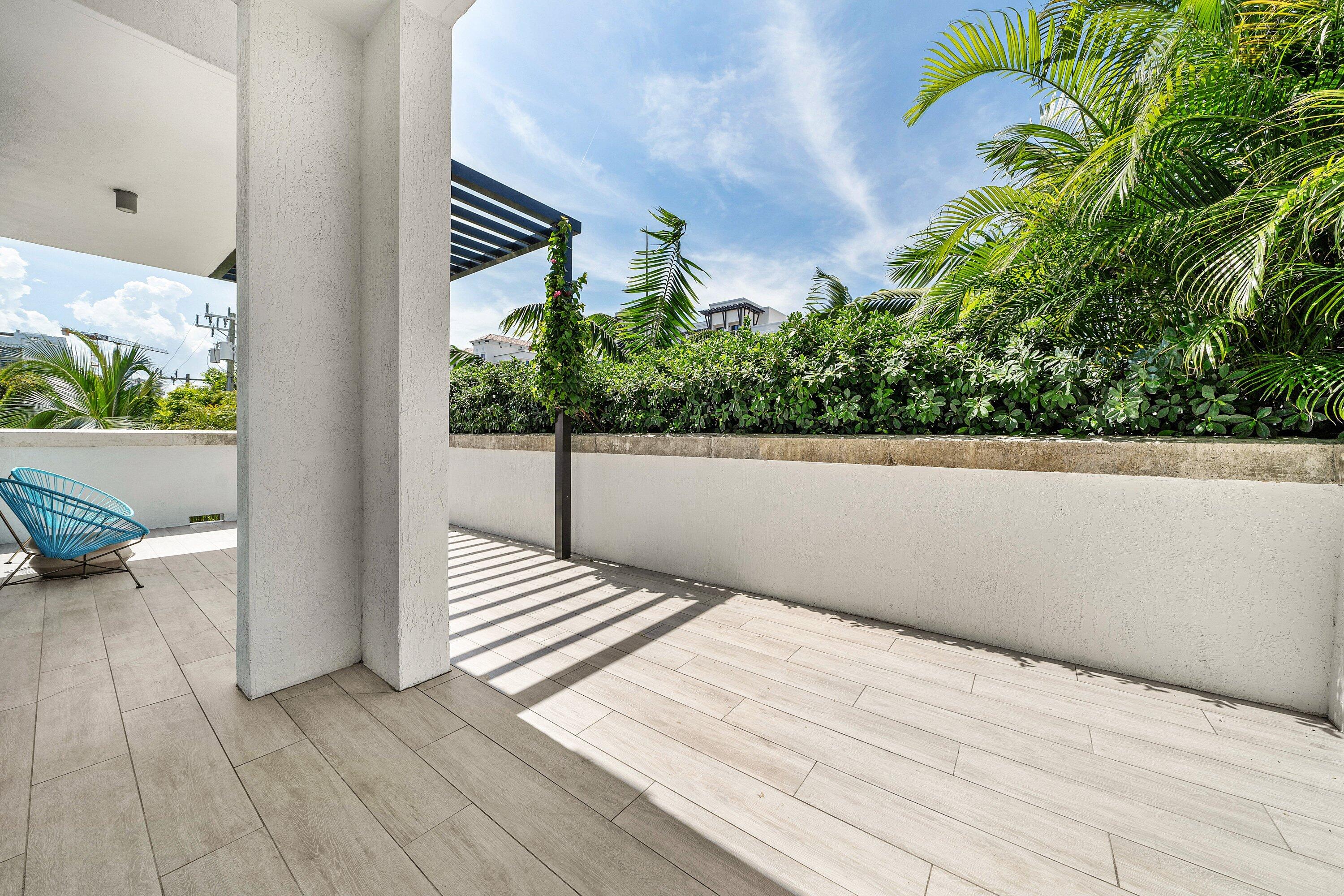 475 E Royal Palm #206, Boca Raton FL 33432