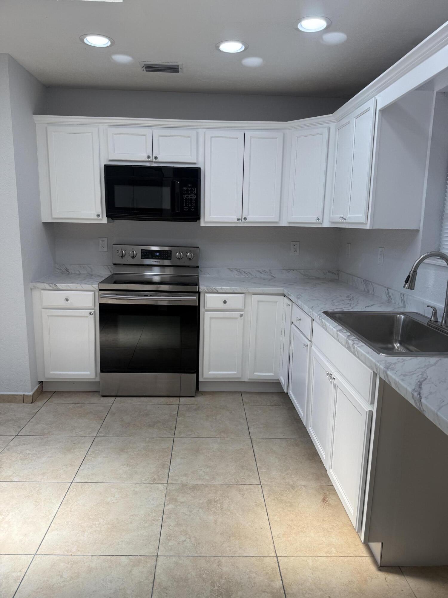 3830 Davis, Palm Springs FL 33461
