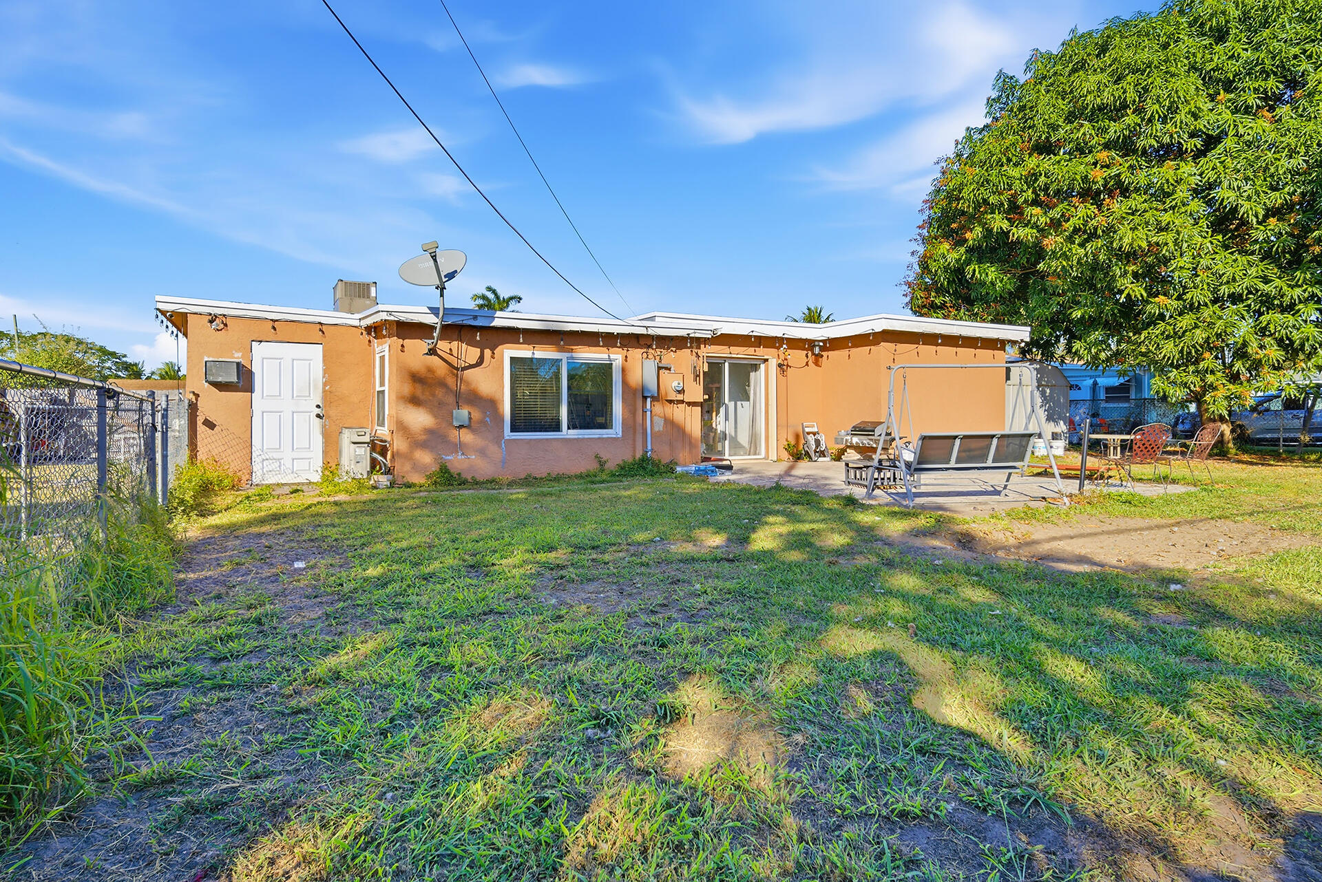333 Mid Pines, Palm Springs FL 33461
