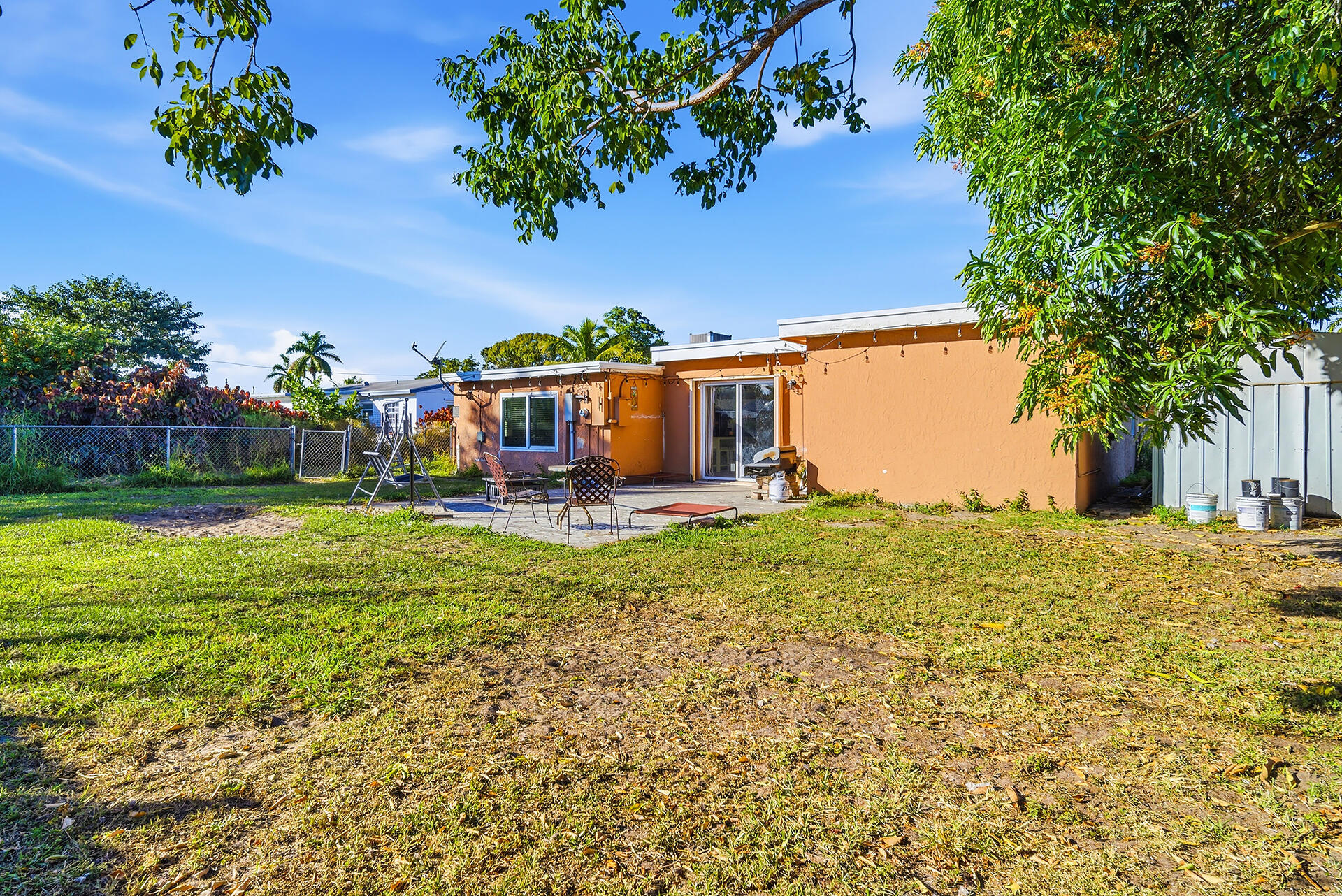 333 Mid Pines, Palm Springs FL 33461