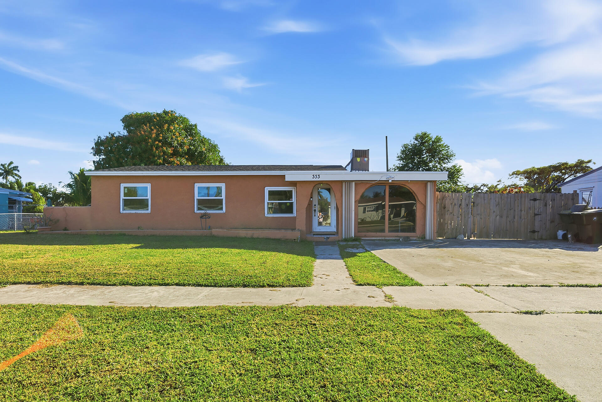 333 Mid Pines, Palm Springs FL 33461
