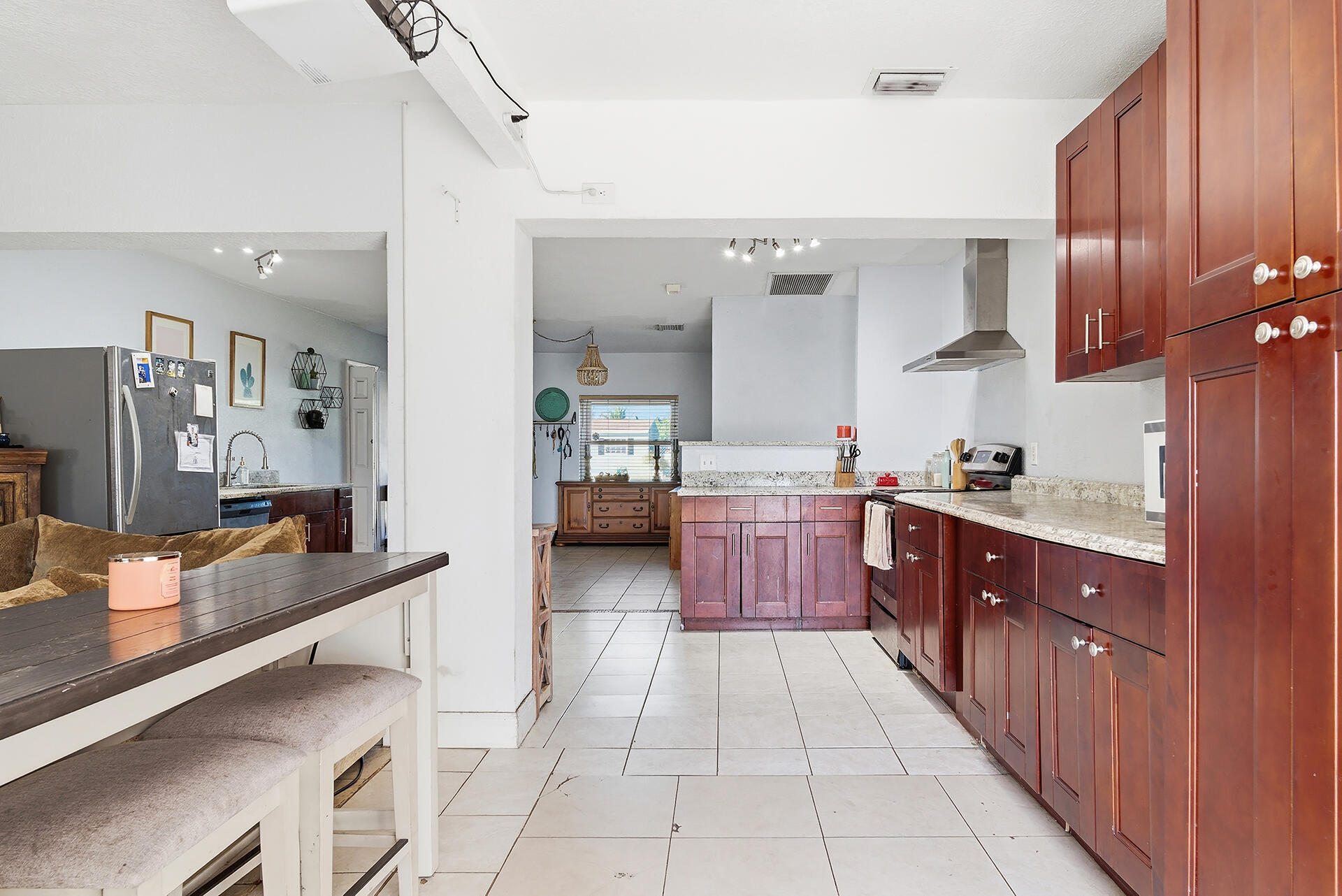 333 Mid Pines, Palm Springs FL 33461