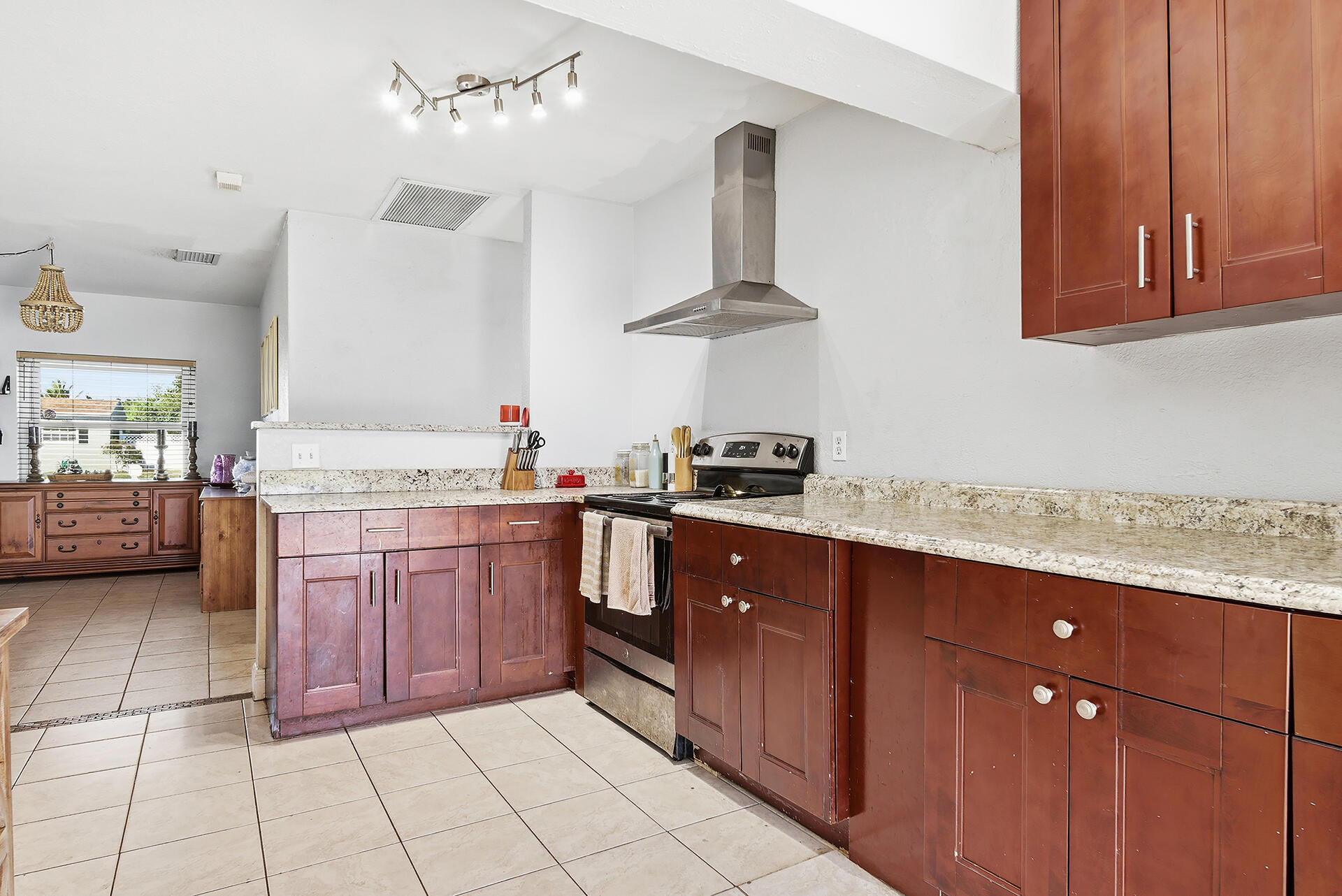 333 Mid Pines, Palm Springs FL 33461