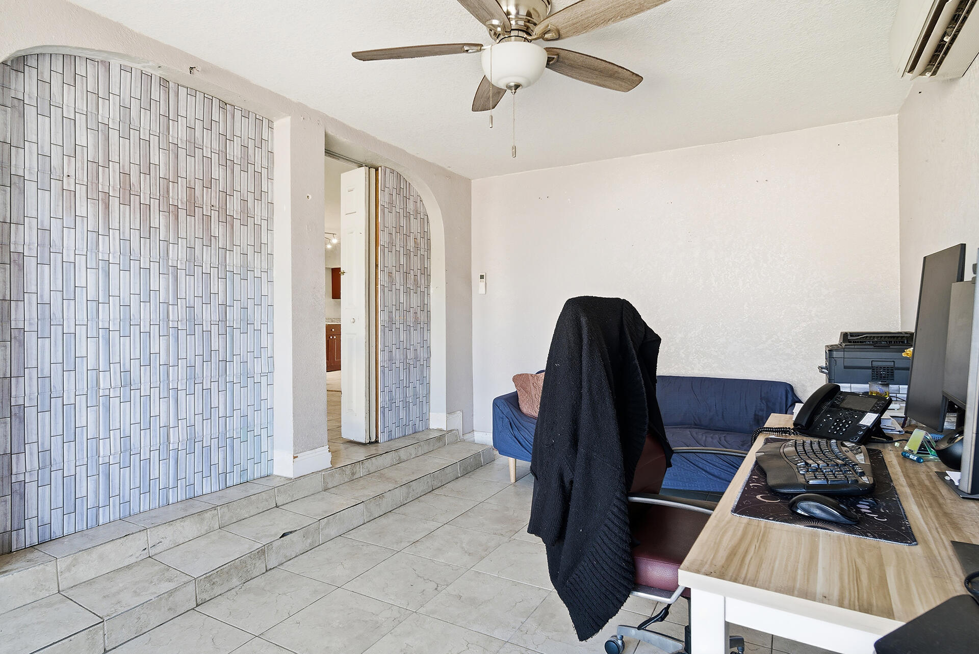 333 Mid Pines, Palm Springs FL 33461