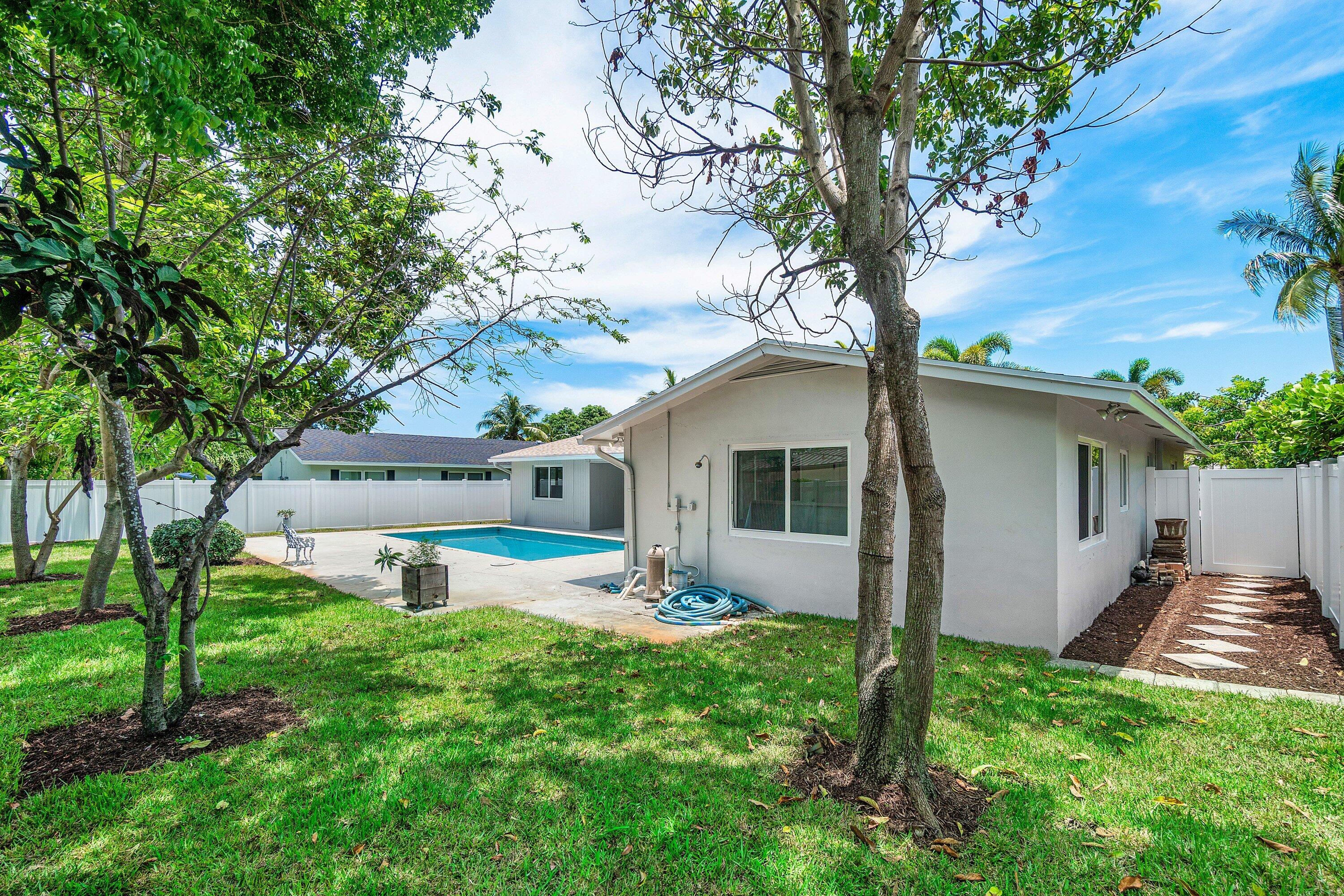 723 SW 27th, Boynton Beach FL 33435