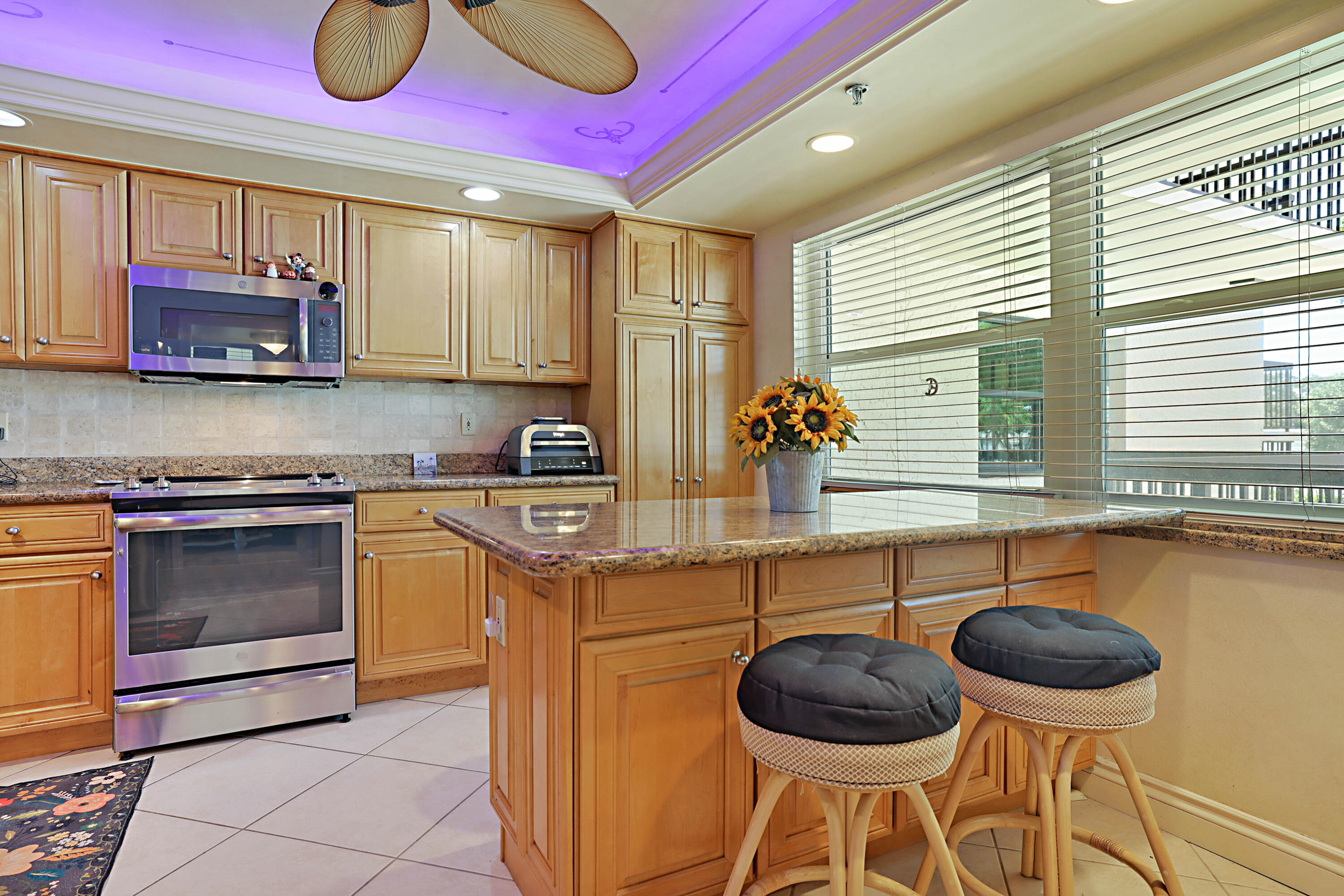 374 Golfview #205, North Palm Beach FL 33408