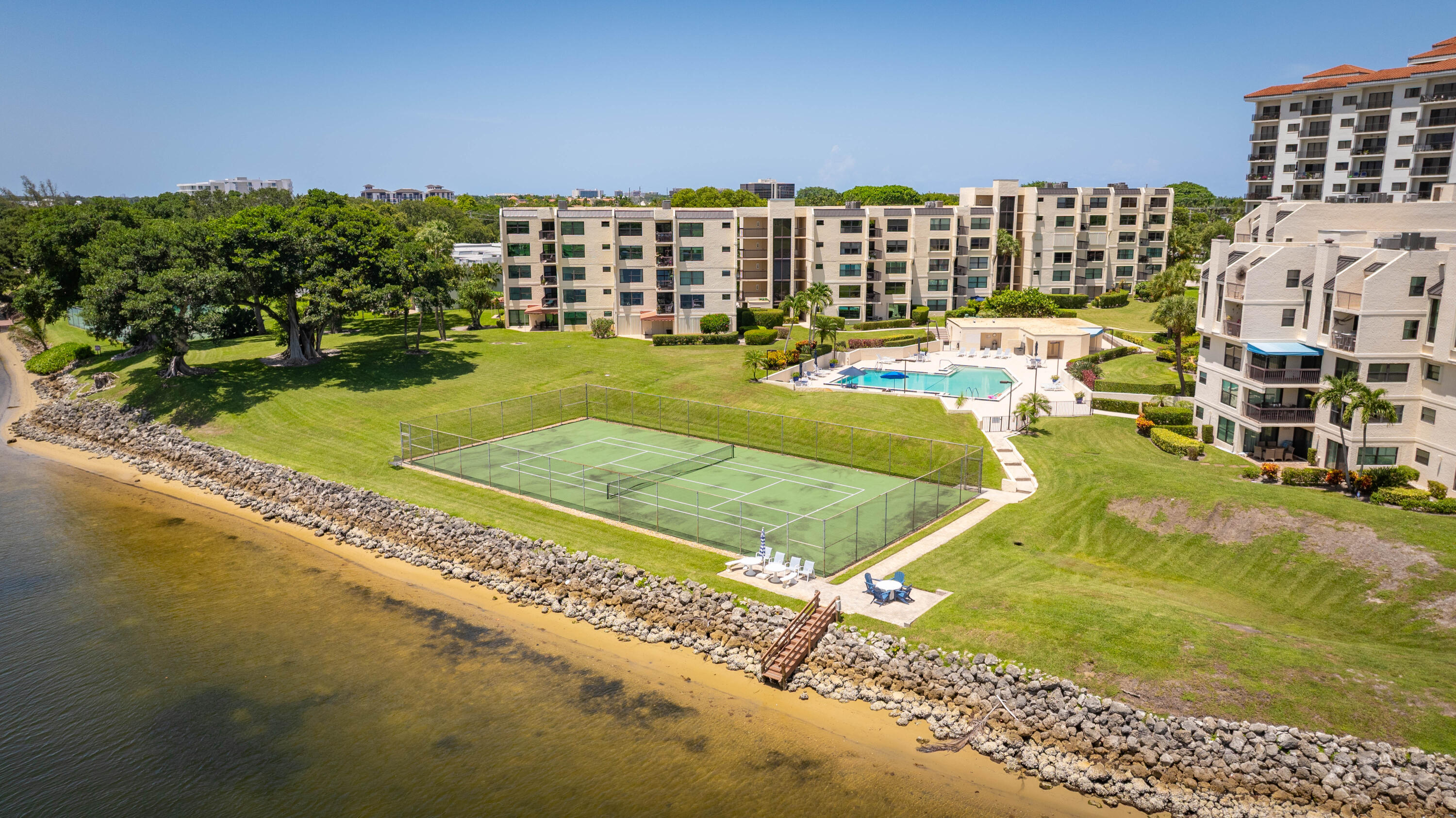 374 Golfview #205, North Palm Beach FL 33408