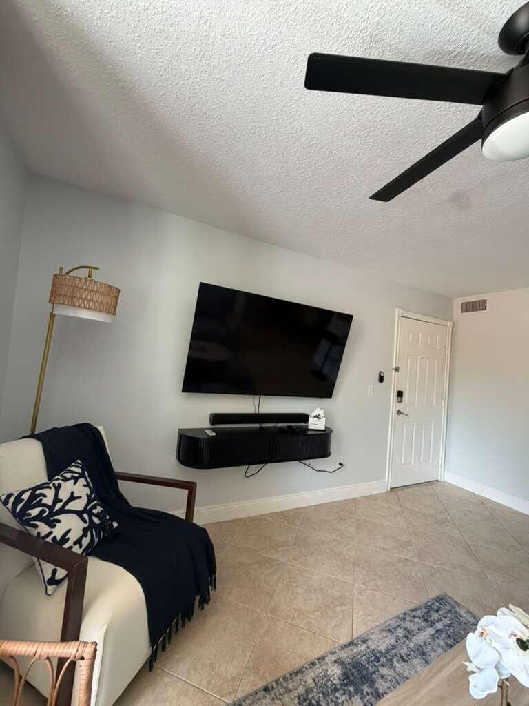 123 Yacht Club #207, Hypoluxo FL 33462