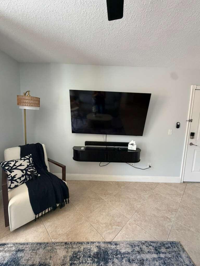 123 Yacht Club #207, Hypoluxo FL 33462