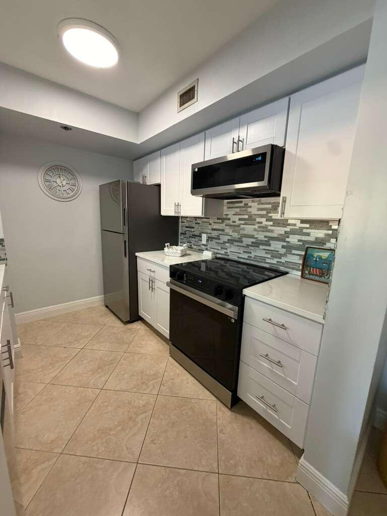 123 Yacht Club #207, Hypoluxo FL 33462