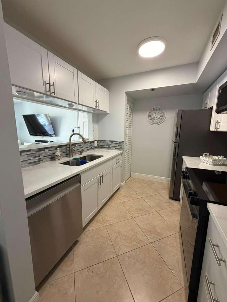 123 Yacht Club #207, Hypoluxo FL 33462