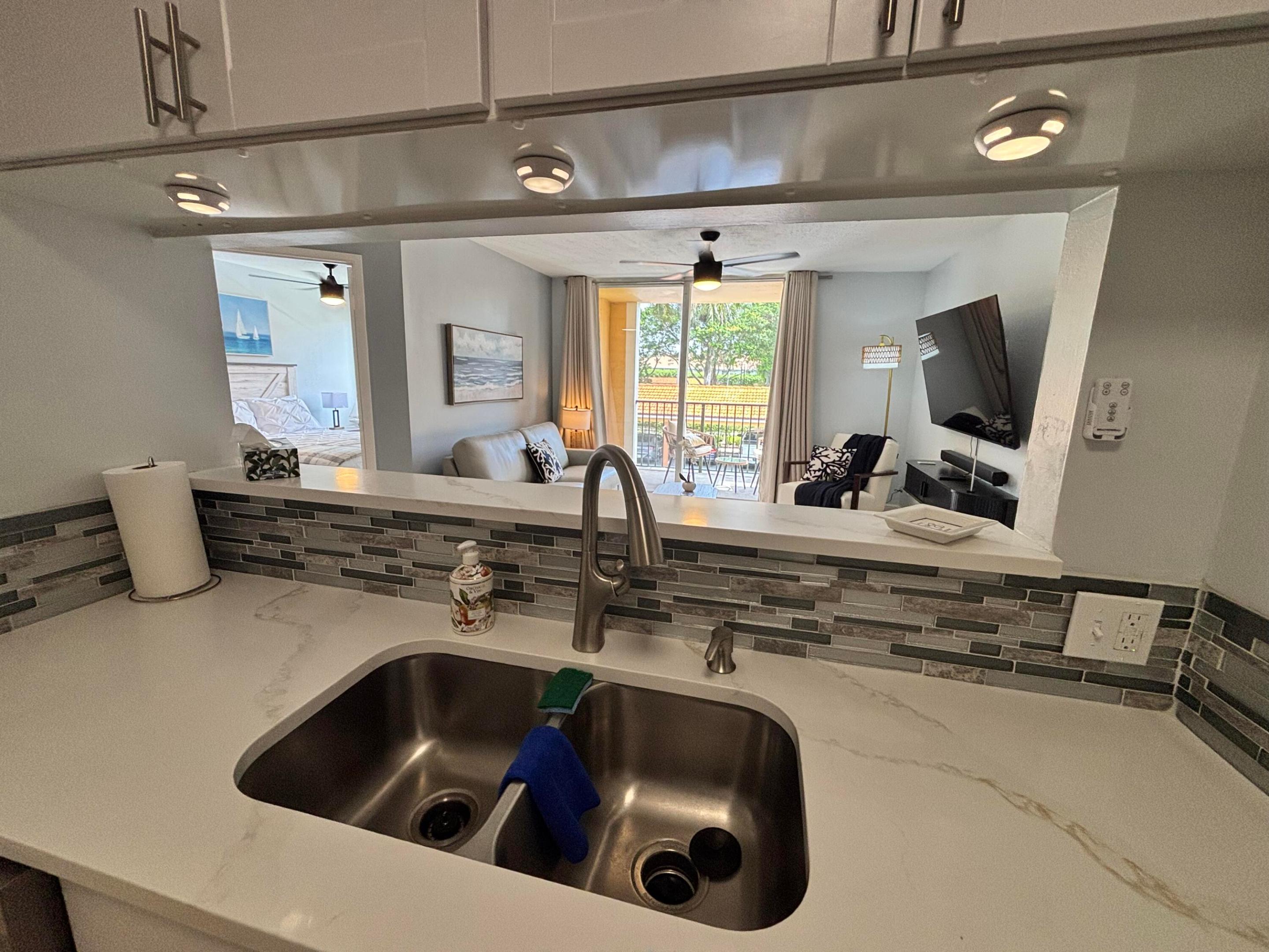 123 Yacht Club #207, Hypoluxo FL 33462